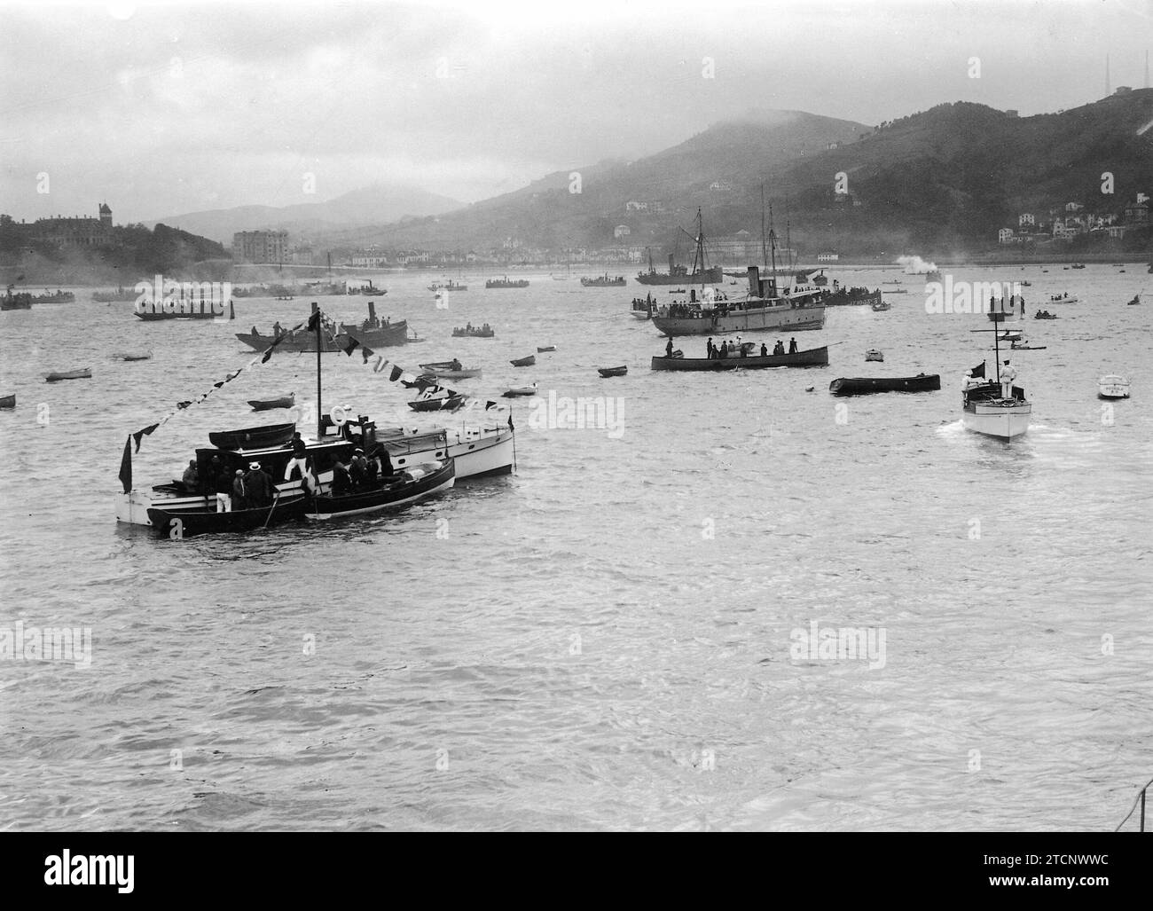 08/31/1926. Saint Sebastian. Le Regate. Apparizione offerta all'arrivo dell'Ondarroa Trawler, Vincitore della bandiera d'Onore. Crediti: Album / Archivo ABC / Julio Duque Foto Stock