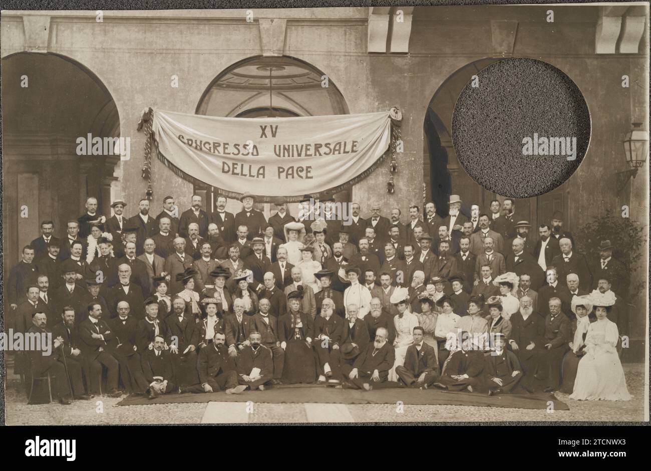 Milano (Italia), 1906. XV Congresso universale di pace. Un gruppo di membri del Congresso. Crediti: Album / Archivo ABC / Adolfo Croce Foto Stock