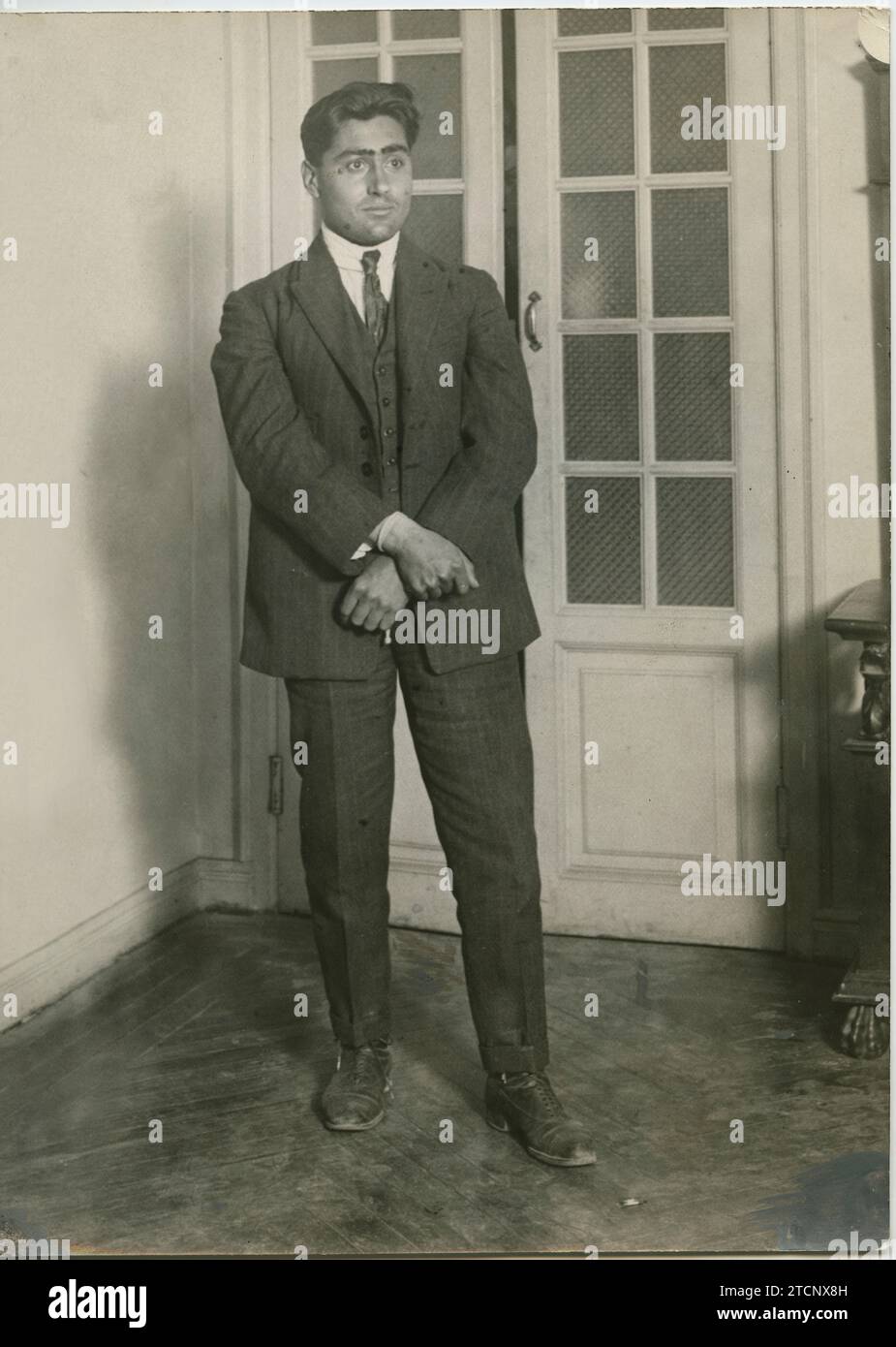 Madrid, 13/03/1921. Arresto del meccanico Pedro Mateu, per l'omicidio di Eduardo dato. Crediti: Album / Archivo ABC / Julio Duque,Portela Foto Stock