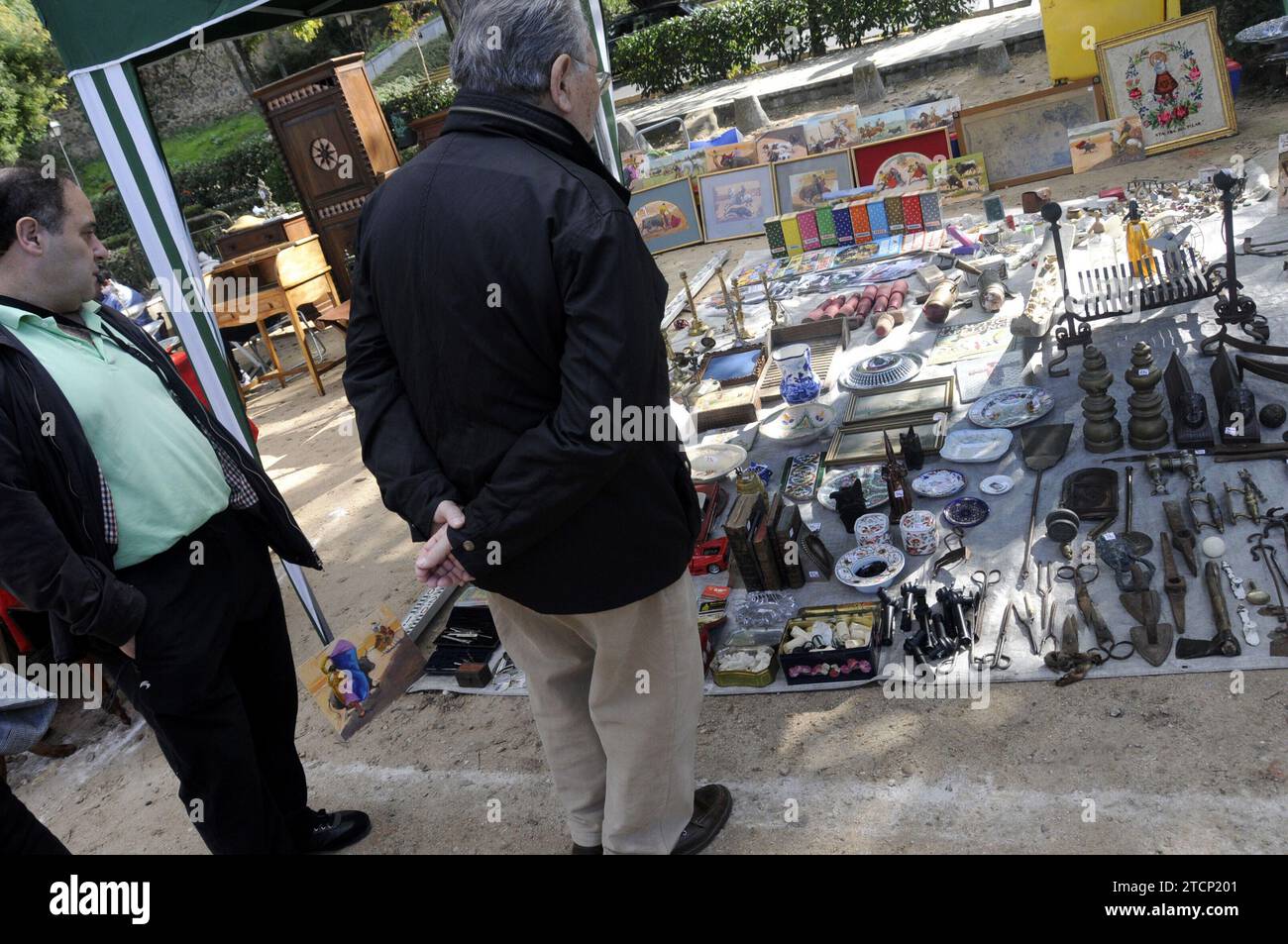 11/01/2013. Toledo 02-11-13 mercato delle pulci d'antiquariato. Foto del mercato delle pulci: Luna Revenga ARCHDC. Crediti: Album / Archivo ABC / Luna Revenga Foto Stock