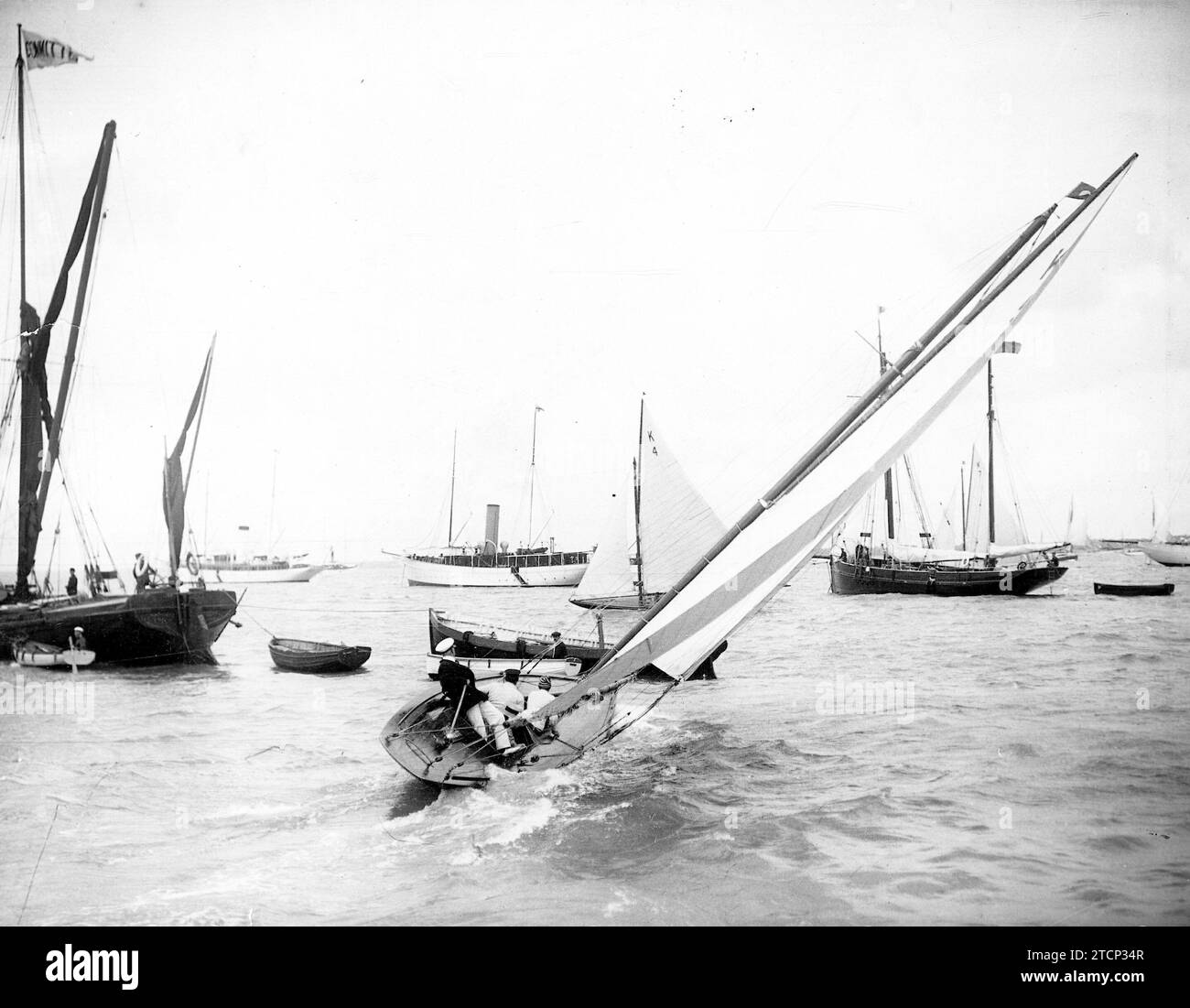 06/30/1913. In Vespri di "Cowes Week". Aspetto offerto dal famoso porto considerato la mecca dello 'Yachting'. Crediti: Album / Archivo ABC / Louis Hugelmann Foto Stock