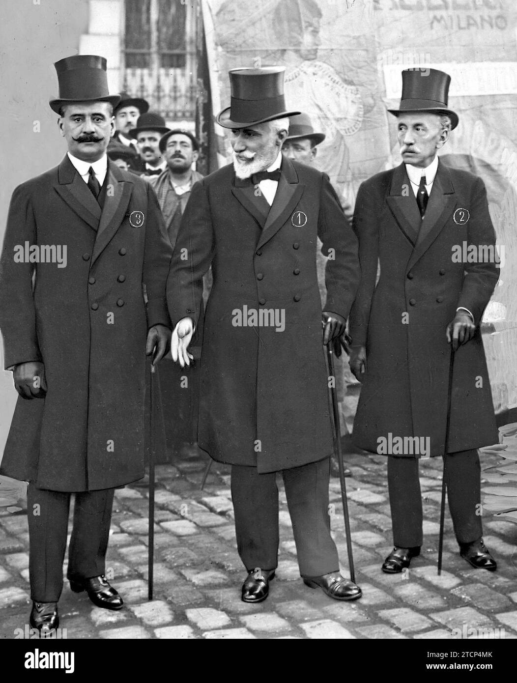 11/30/1913. La sepoltura della vedova Lady di Olivares. Sig. Maura (1), dato (2) e Conde de Villaverde (3), genero della Finada, presidente della sepoltura, verificato ieri pomeriggio. Crediti: Album / Archivo ABC / José Zegri Foto Stock