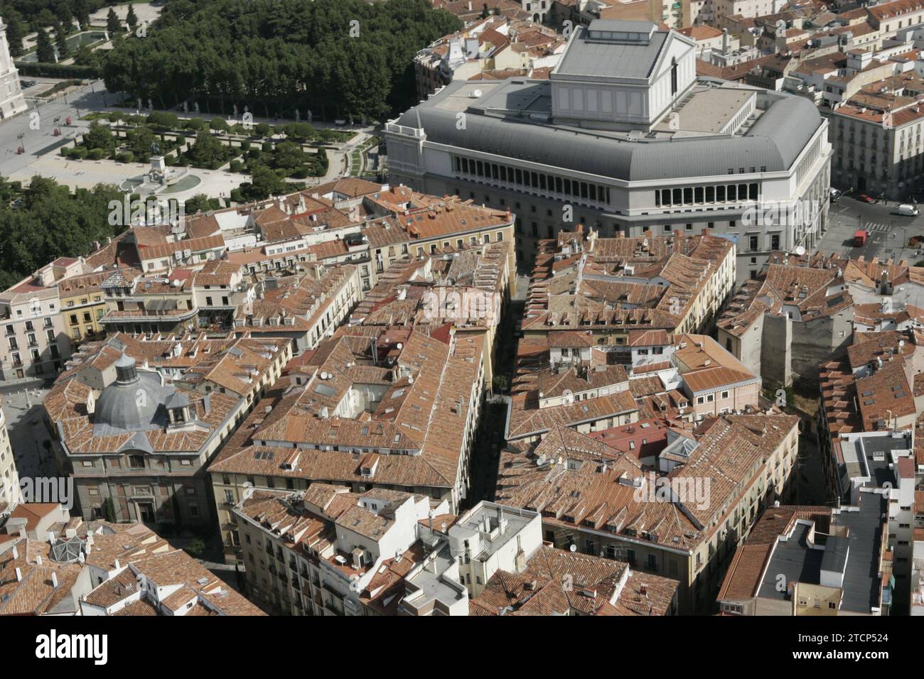 06/03/2005. Madrid. Vista aerea della città. Nell'immagine: Il Teatro Real. Foto: Chema Barroso. ARCHDC. Crediti: Album / Archivo ABC / José María Barroso Foto Stock
