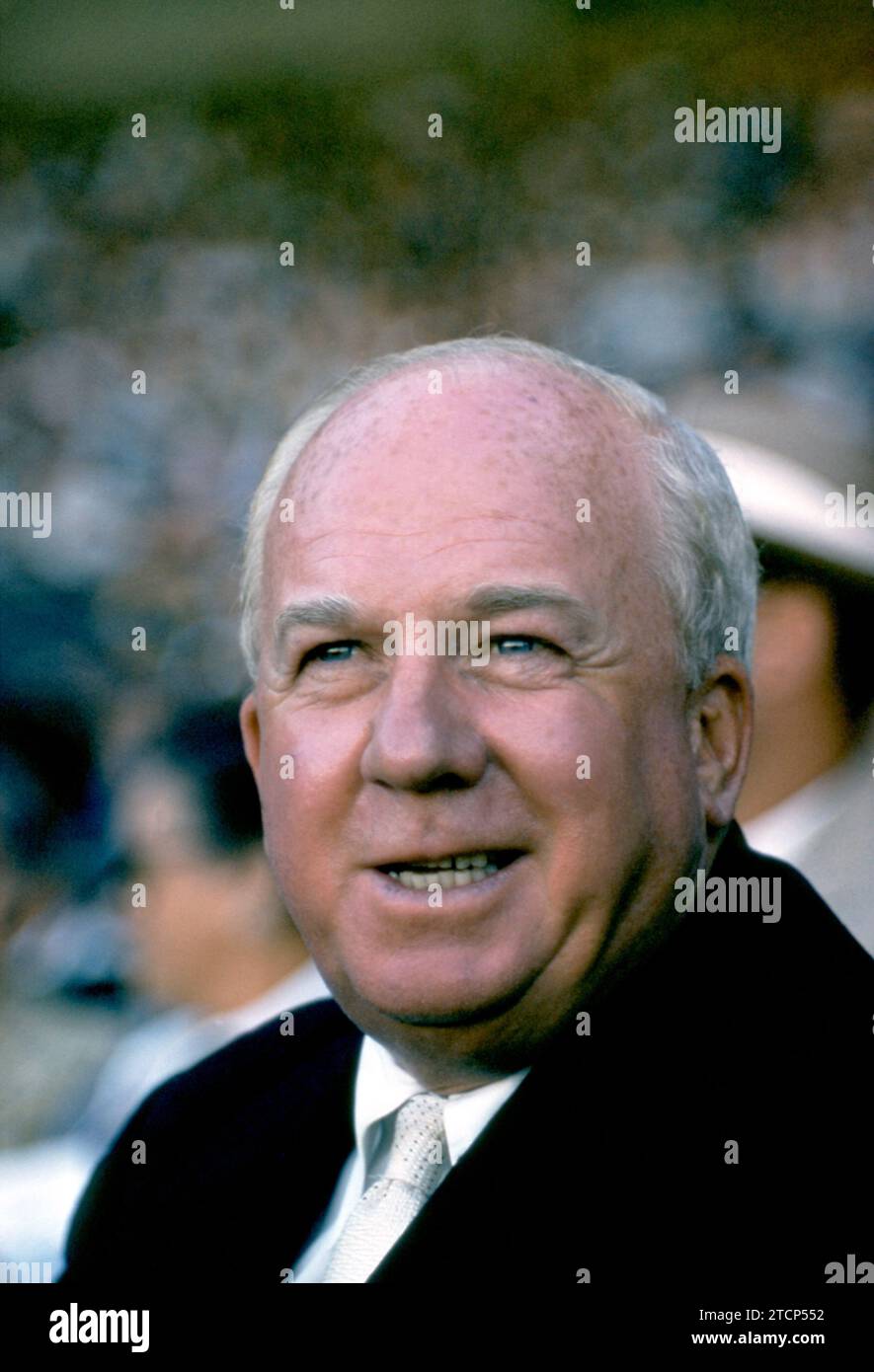 FL - MARZO 1956: Il presidente della National League Warren C. Giles (1896-1979) assiste a una partita di allenamento primaverile della MLB verso marzo 1956 in Florida. (Foto di Hy Peskin) *** didascalia locale *** Warren C. Giles Foto Stock