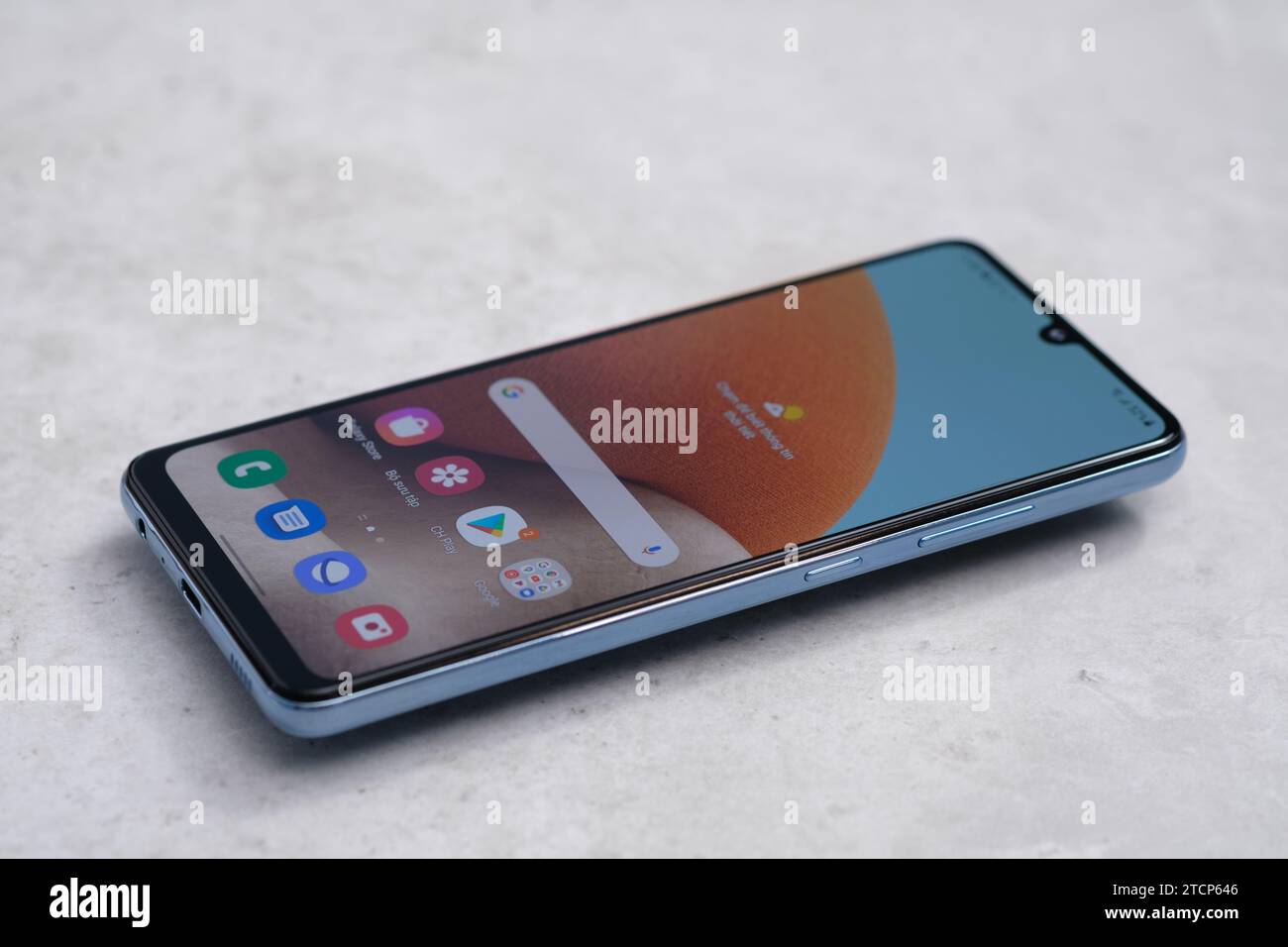 HCMC, VN - dicembre 2023. Smartphone Samsung Galaxy A32 Foto Stock