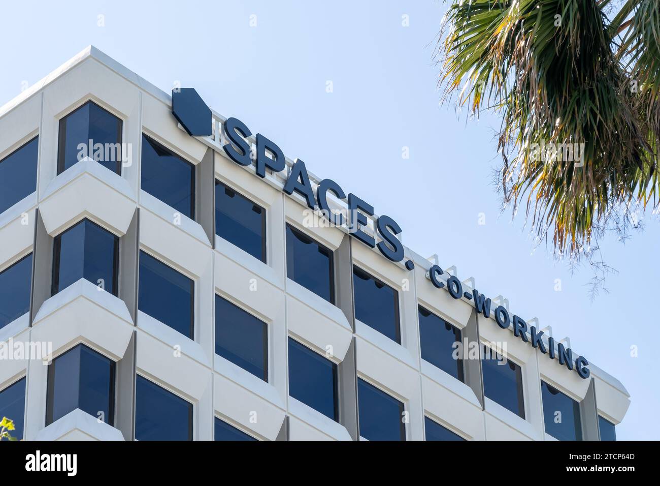 Spazi. Cartello di co-working sull'edificio degli uffici di San Jose, CA. USA Foto Stock