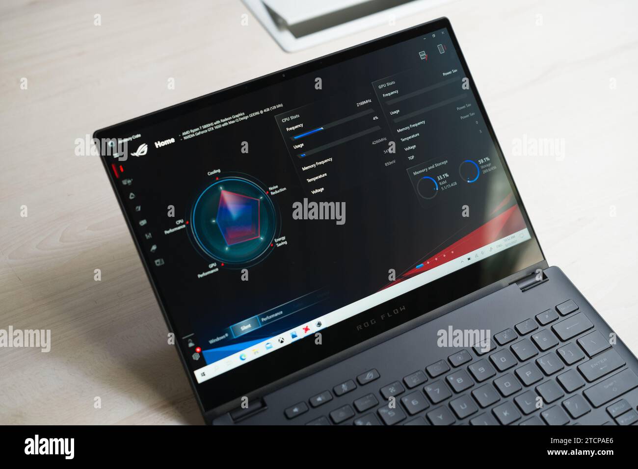 HCMC, VN - dicembre 2023. Notebook ASUS ROG Flow X13 Foto Stock