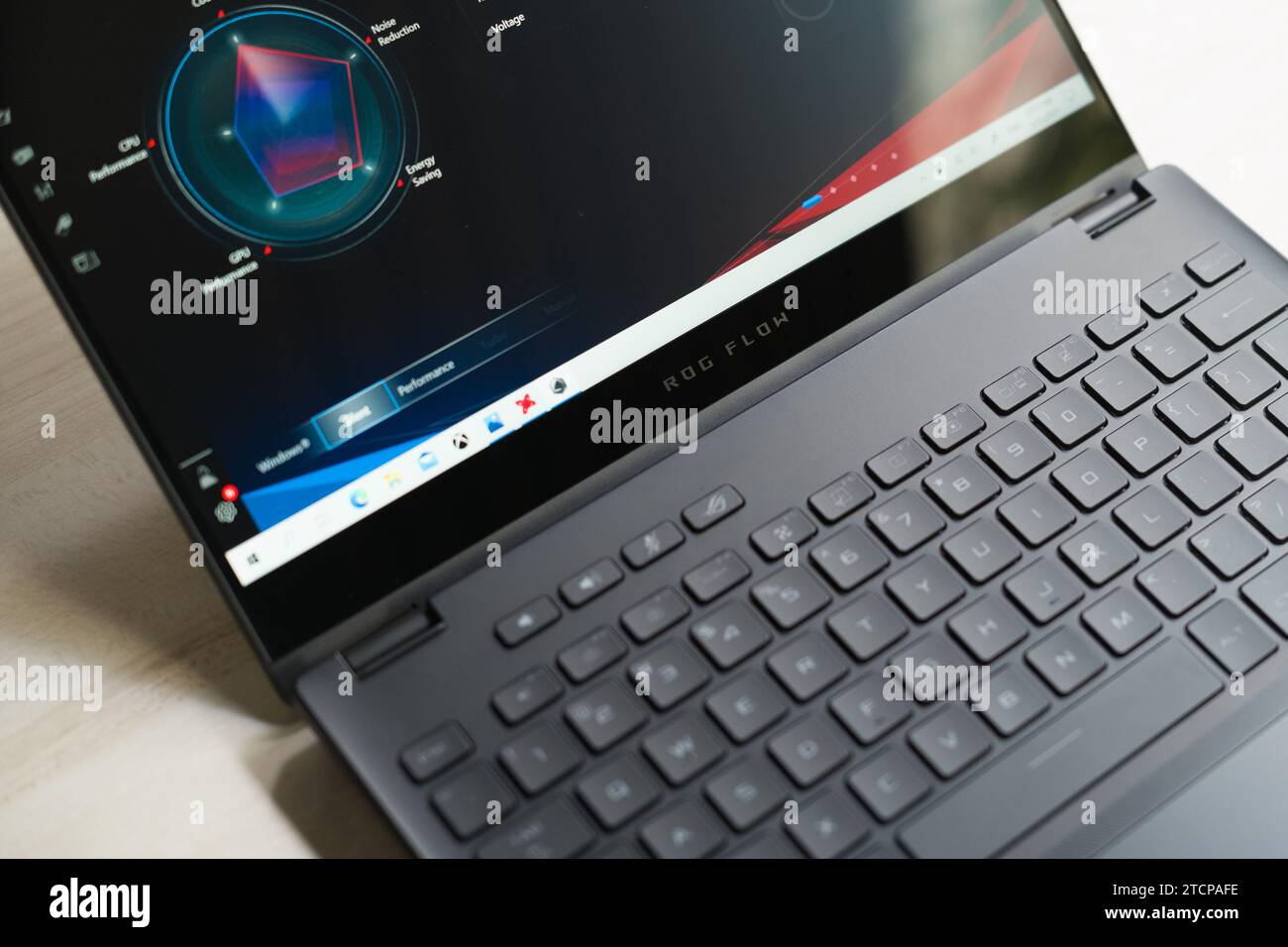 HCMC, VN - dicembre 2023. Notebook ASUS ROG Flow X13 Foto Stock