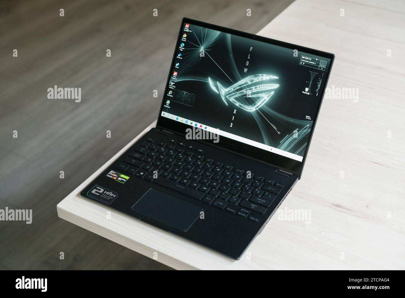 HCMC, VN - dicembre 2023. Notebook ASUS ROG Flow X13 Foto Stock