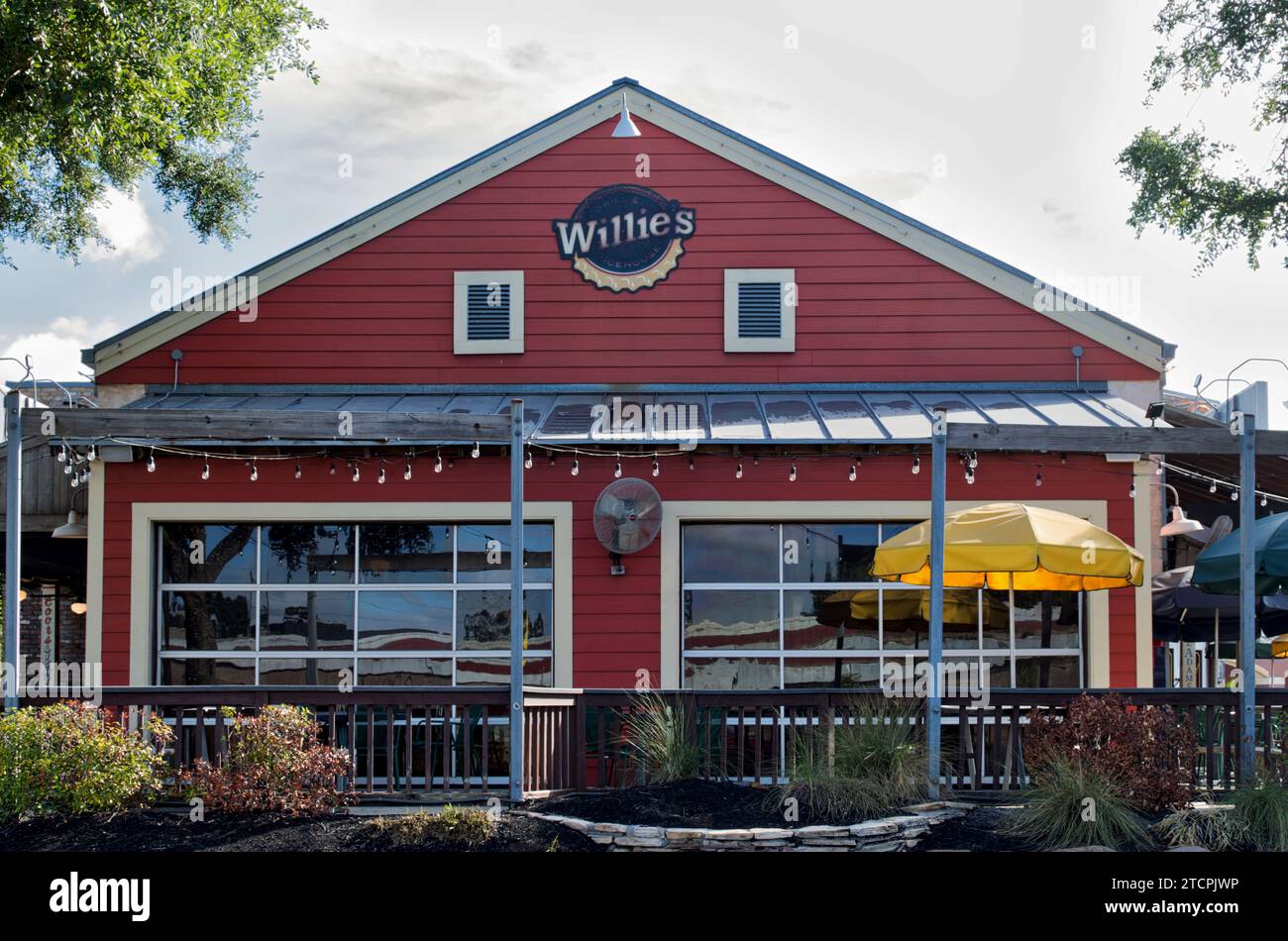 Houston, Texas USA 09-24-2023: Willie's Grill and Icehouse fronte all'esterno a Houston, Texas. Ristorante informale che serve piatti texani, est. 1993. Foto Stock