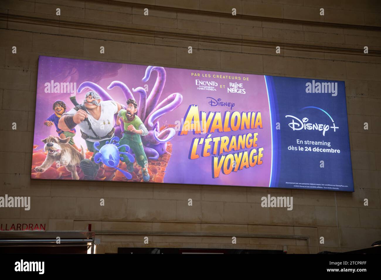 Bordeaux , Francia - 12 04 2023 : marchio disney+ e segno di testo avalonia by disney Movies Wall advertising Foto Stock