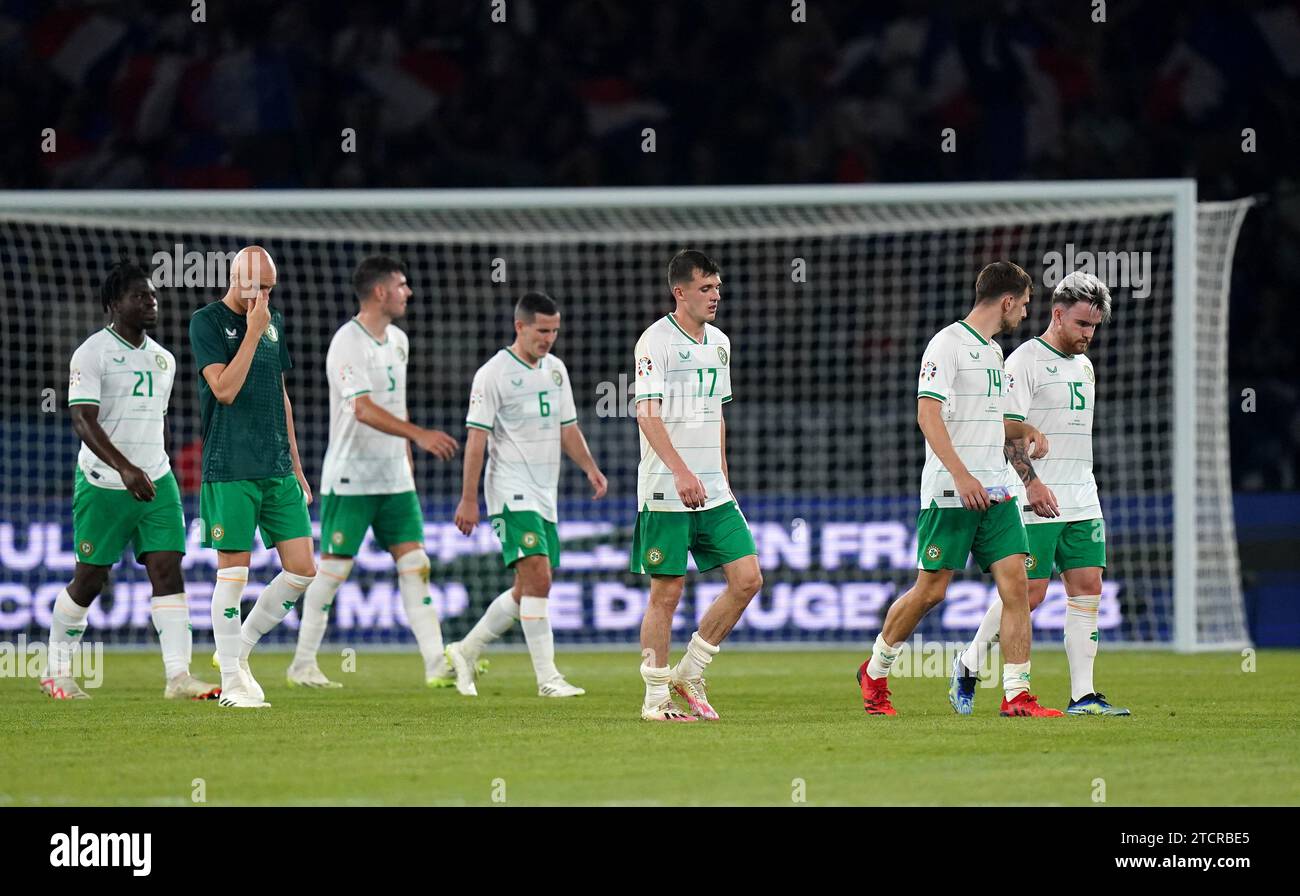 Foto del file datata 07-09-2023 i giocatori della Repubblica d'Irlanda sembrano espulsi dopo la partita del gruppo B di qualificazione UEFA Euro 2024. Le speranze di qualificazione per Euro 2024 della Repubblica d'Irlanda hanno subito un colpo con una sconfitta per 2-0 contro la Francia a Parigi e l'Irlanda del Nord ha subito un destino simile dopo essere scesa per 4-2 contro la Slovenia. Data di emissione: Giovedì 14 dicembre 2023. Foto Stock