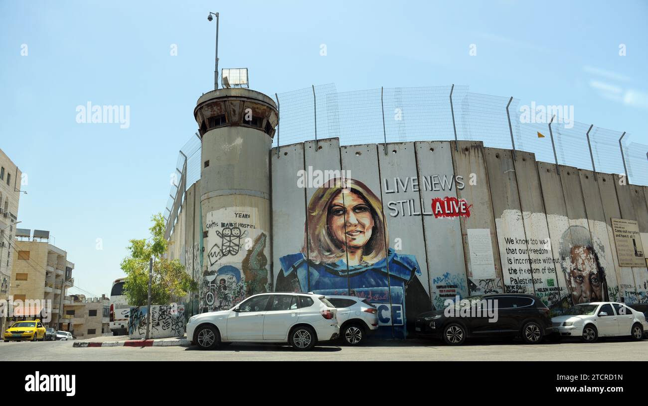 Murales sulla barriera di sicurezza israeliana a Betlemme, Palestina. Foto Stock