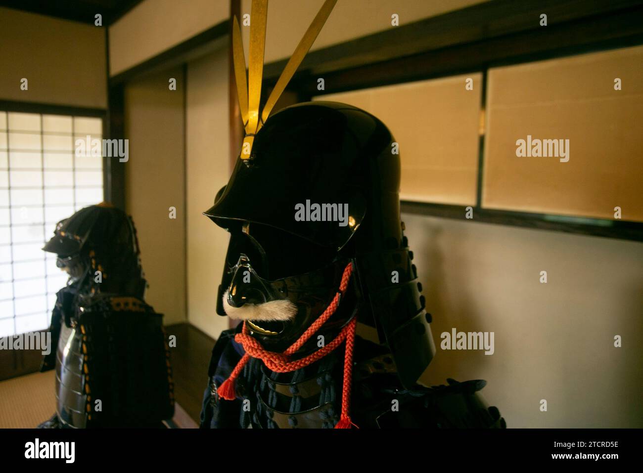Antica armatura samurai giapponese del periodo Edo esposta in una residenza samurai a Sakura, in Giappone. Foto Stock