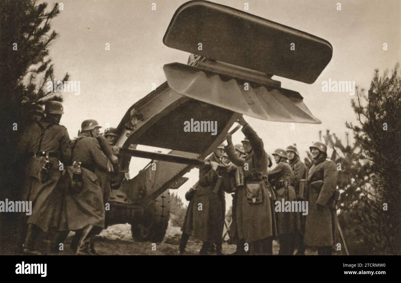 I soldati tedeschi vengono mostrati in grado di posizionare un'arma d'artiglieria, concentrandosi sull'incorporazione della vanga del sentiero nel terreno. Questa tecnica aumenta la stabilità e la precisione dell'arma, fondamentale per un efficace fuoco di artiglieria e per ridurre l'impatto del rinculo. Foto Stock