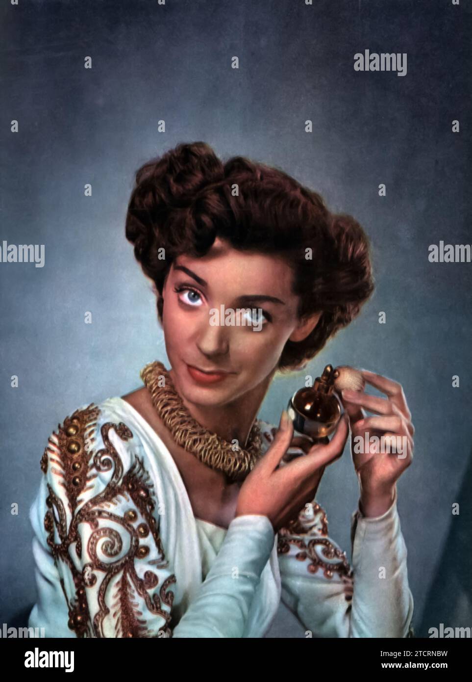 Ritratto di Marsha Hunt, una celebre attrice che ha dato un contributo significativo al cinema negli anni '1940 e oltre. Nata il 17 ottobre 1917, Marsha ha avuto una lunga e illustre carriera a Hollywood. È conosciuta soprattutto per i suoi ruoli versatili in film come "orgoglio e pregiudizio" e "The Human Comedy". Nel corso della sua carriera, ha raccolto rispetto per il suo talento e dedizione al suo mestiere. Oltre alla recitazione, Hunt è anche riconosciuta per il suo attivismo e la sua posizione contro la lista nera di Hollywood durante l'era McCarthy. Foto Stock