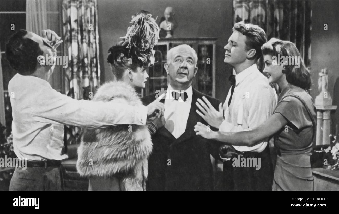 Keenan Wynn, Lucille Ball, Cecil Kellaway, Van Johnson ed Esther Williams si uniscono nel film "Easy to Wed" (1946). Ambientato sullo sfondo di un triangolo d'amore comico, il film presenta un vortice di incomprensioni, identità errate e romanticismo. Foto Stock