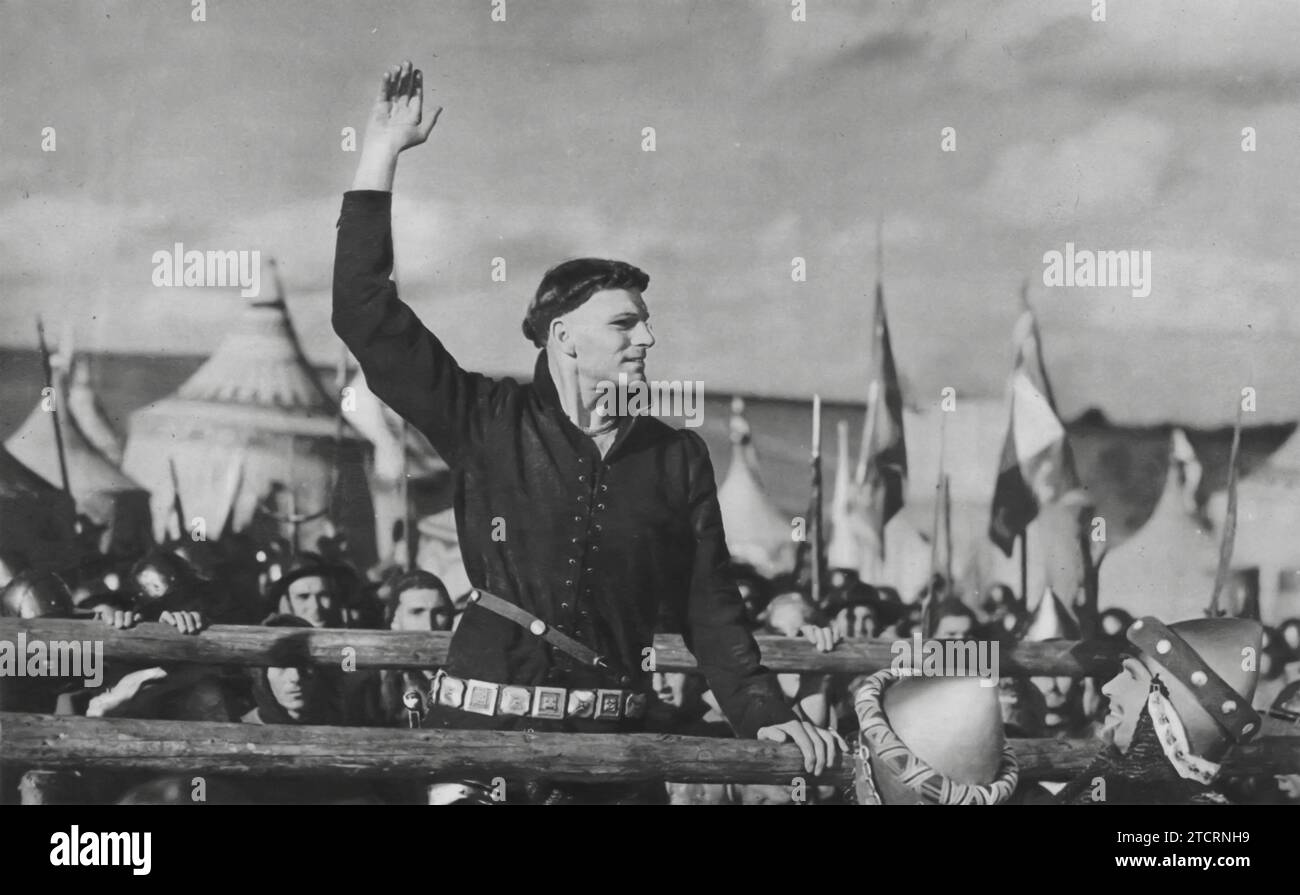 Laurence Olivier esegue una performance magistrale in "Henry V" (1944). Assumendo il ruolo di titolare, Olivier ritrae la trasformazione del giovane re da giovane sconsiderato a leader maturo e determinato durante la battaglia di Agincourt. Foto Stock