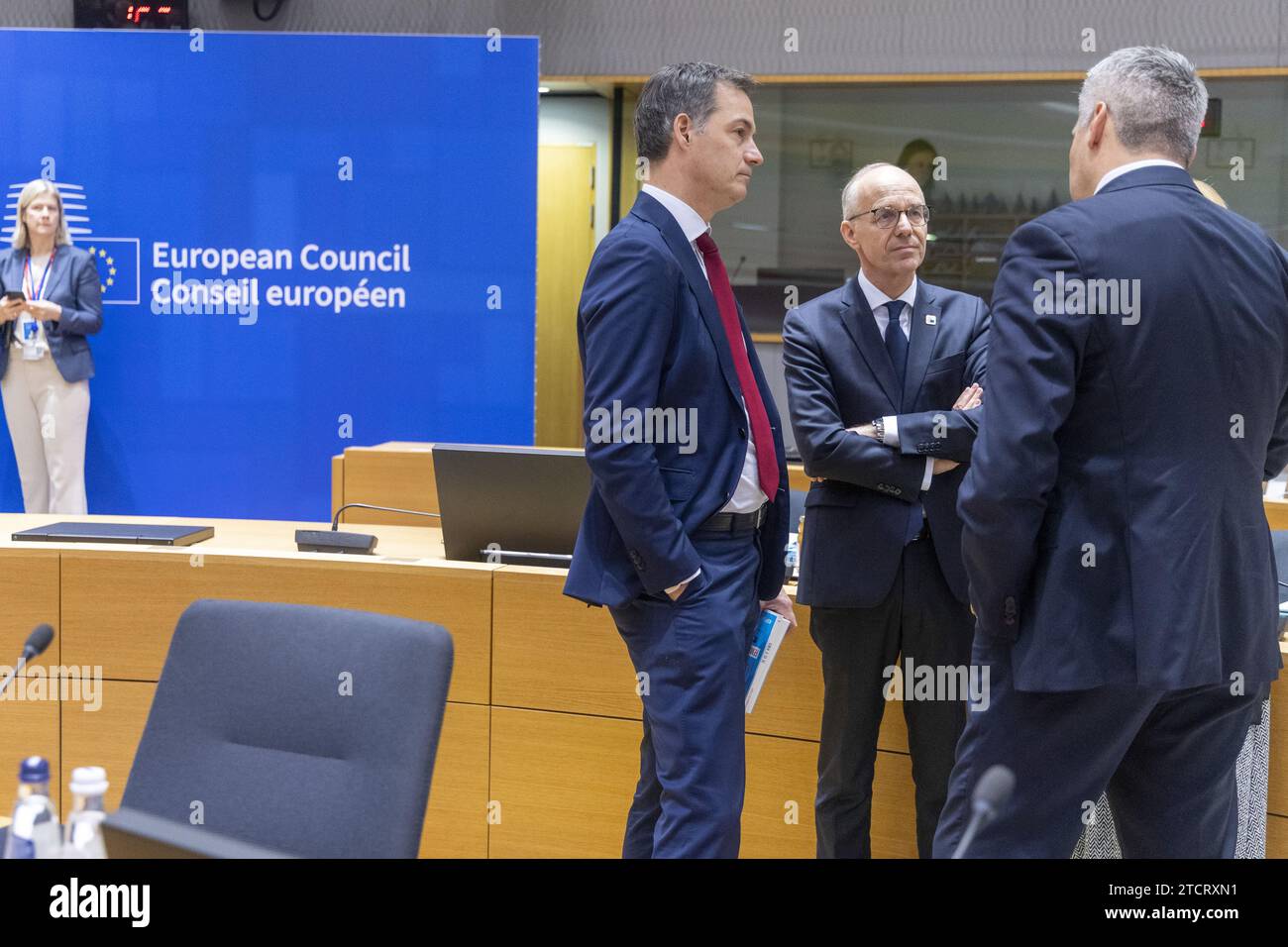 Bruxelles, Belgio. 14 dicembre 2023. Il primo Ministro Alexander De Croo e il Ministro-Presidente lussemburghese Luc Frieden sono stati illustrati all'inizio di un vertice del consiglio europeo, tenutosi a Bruxelles, giovedì 14 dicembre 2023. BELGA PHOTO NICOLAS MAETERLINCK Credit: Belga News Agency/Alamy Live News Foto Stock