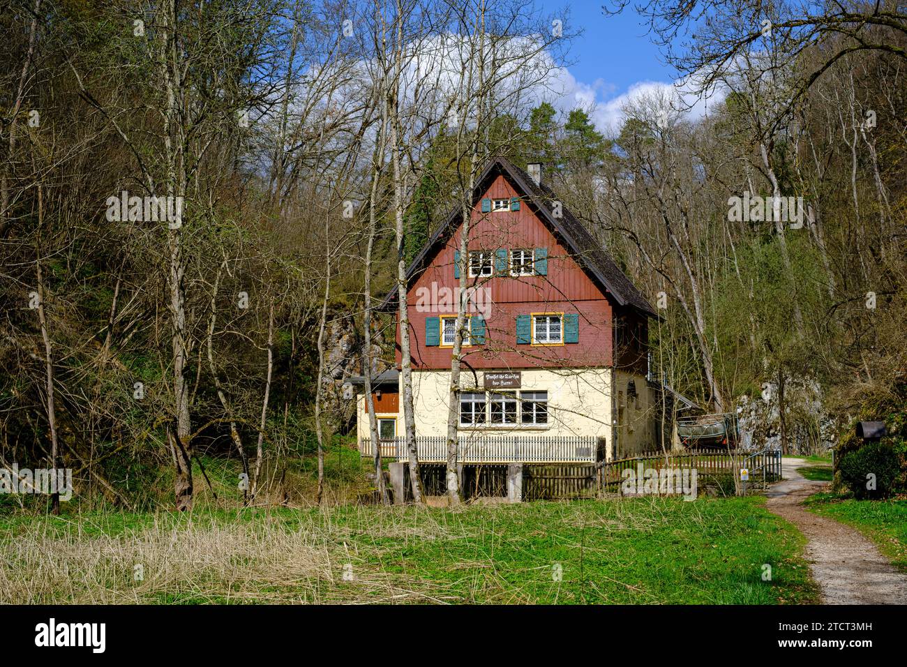Il St. La centrale idroelettrica Christoph produce elettricità dall'idropotenza del fiume grosse Lauter, vicino a Lauterach, Swabian Alb, Germania. Foto Stock