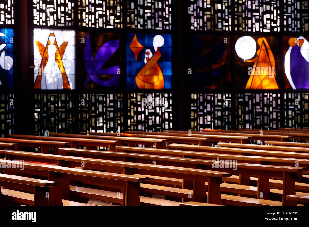 Chiesa del cuore sacro. Vetrata colorata di JC Morend. Sion. Svizzera. Foto Stock