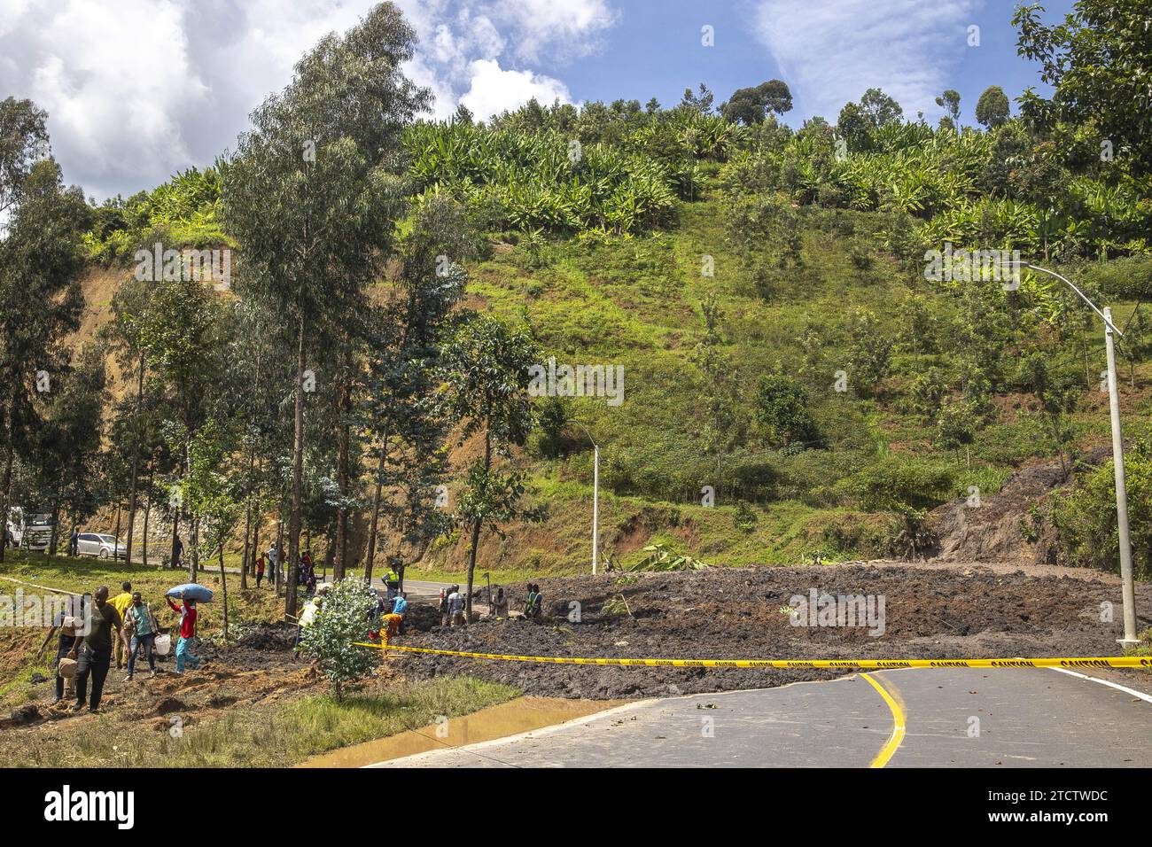 Strada bloccata da frane nella provincia occidentale del Ruanda Foto Stock