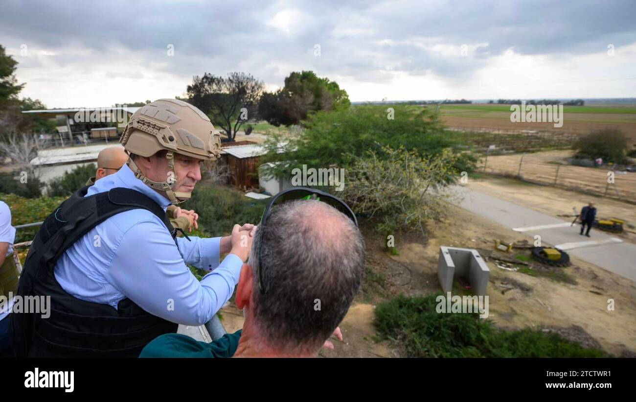 Bayerns Ministerpraesident Dr. Markus Soeder besucht den Kibbuz Ner Oz am Mittwoch, 13., und Donnerstag, 14. Dezember 2023, reist Ministerprasident Dr. Markus Soeder mit einer kleinen Delegation nach Tel Aviv und Jerusalem in Israele. Geplant sind unter anderem Gespraeche mit Israels Staatspraesident Jitzchak Herzog und Aussenminister Eli Cohen, der Besuch eines Kibbuz im Grenzgebiet zum Gazastreifen sowie ein neues Abkommen mit der Holocaust-Gedenkstaette Yad Vashem zum weiteren Ausbau der Erinnerungskultur. Foto: Joerg Koch/ Bayerische Staatskanzlei via SVEN SIMON Fotoagentur GmbH & Co Presse Foto Stock