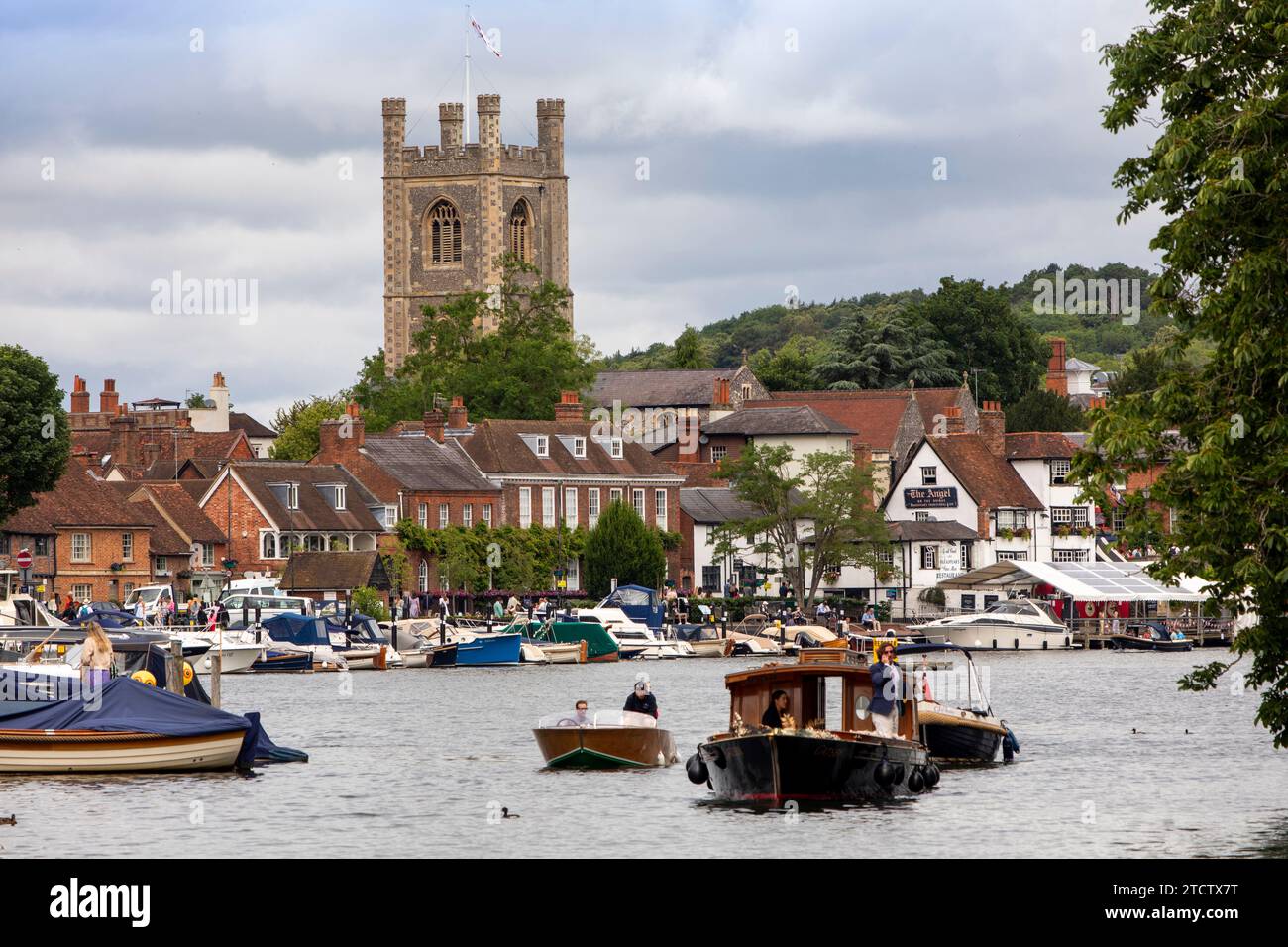 Regno Unito, Inghilterra, Oxfordshire, Henley sul Tamigi, fiume Tamigi durante la settimana della regata Foto Stock
