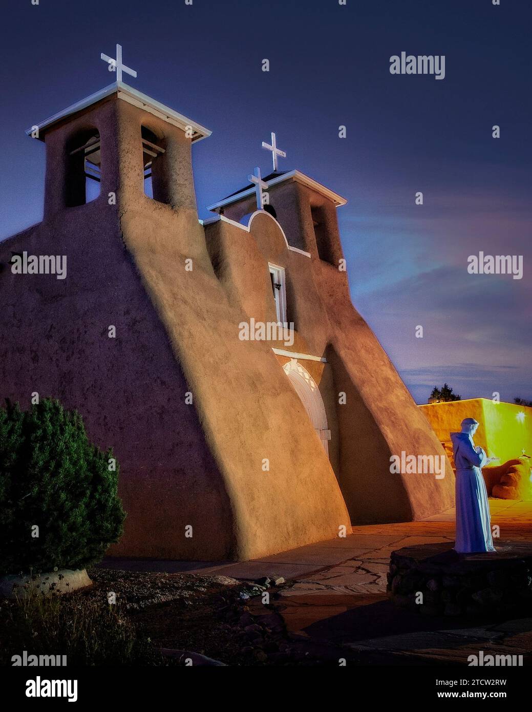 La chiesa della missione di San Francisco de Asis completata nel 1815. A Ranchos de Taos, New Mexico. Foto Stock