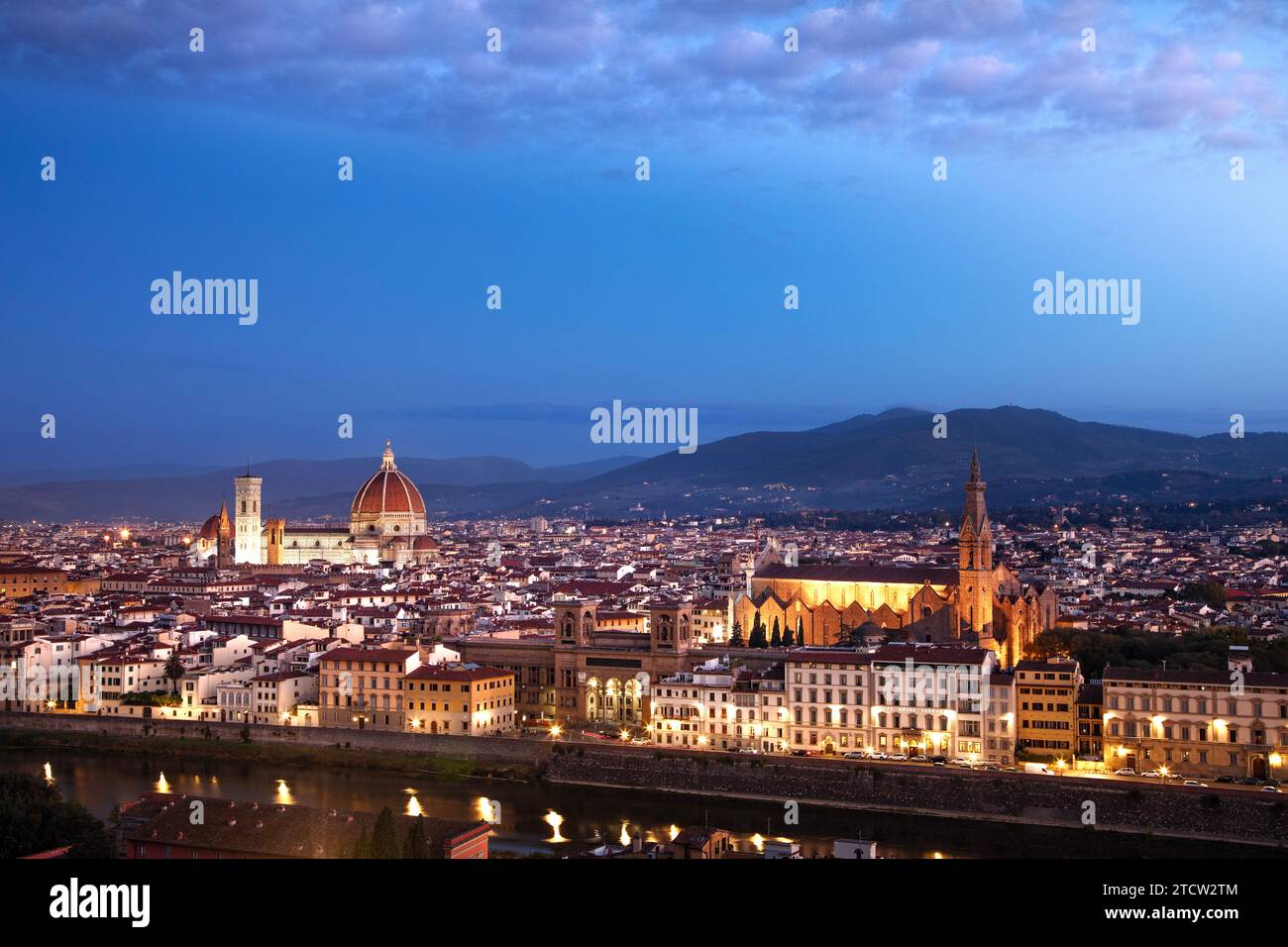 Nella parte più tranquilla della giornata in questa vivace città l'alba sta per iniziare a Firenze, Italia. Foto Stock