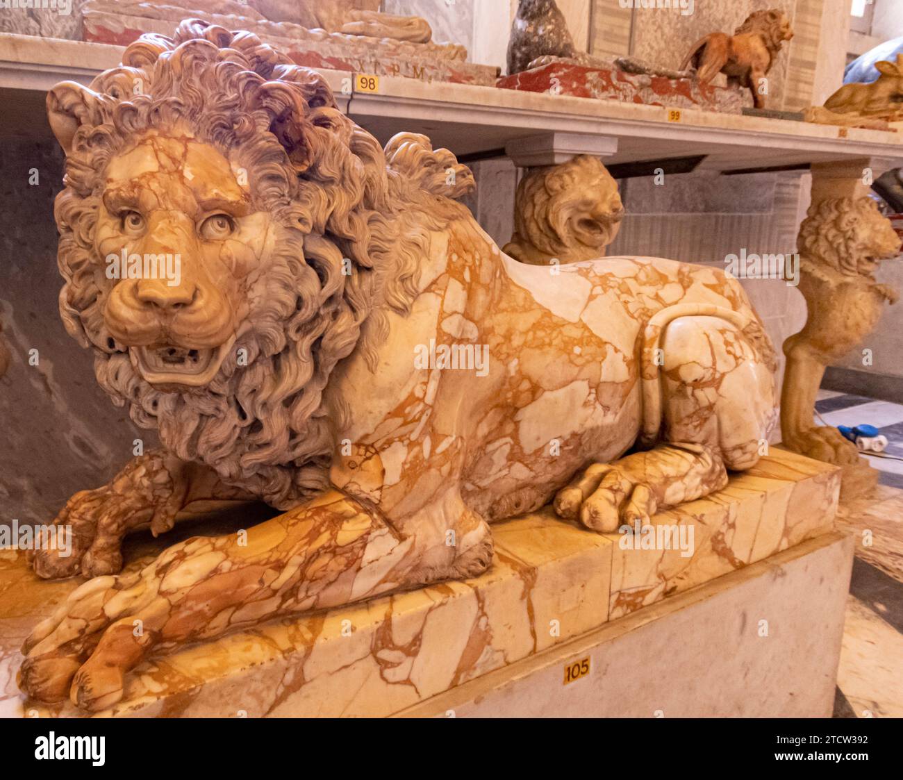 Leone scolpito in marmo, Vaticano, Roma, Italia Foto Stock