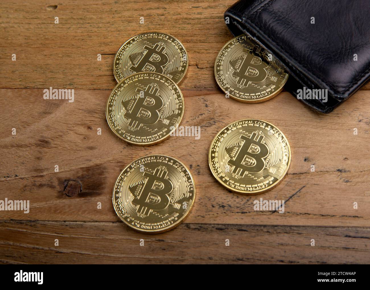 Bitcoin che fuoriesce dal tuo portafoglio Foto Stock
