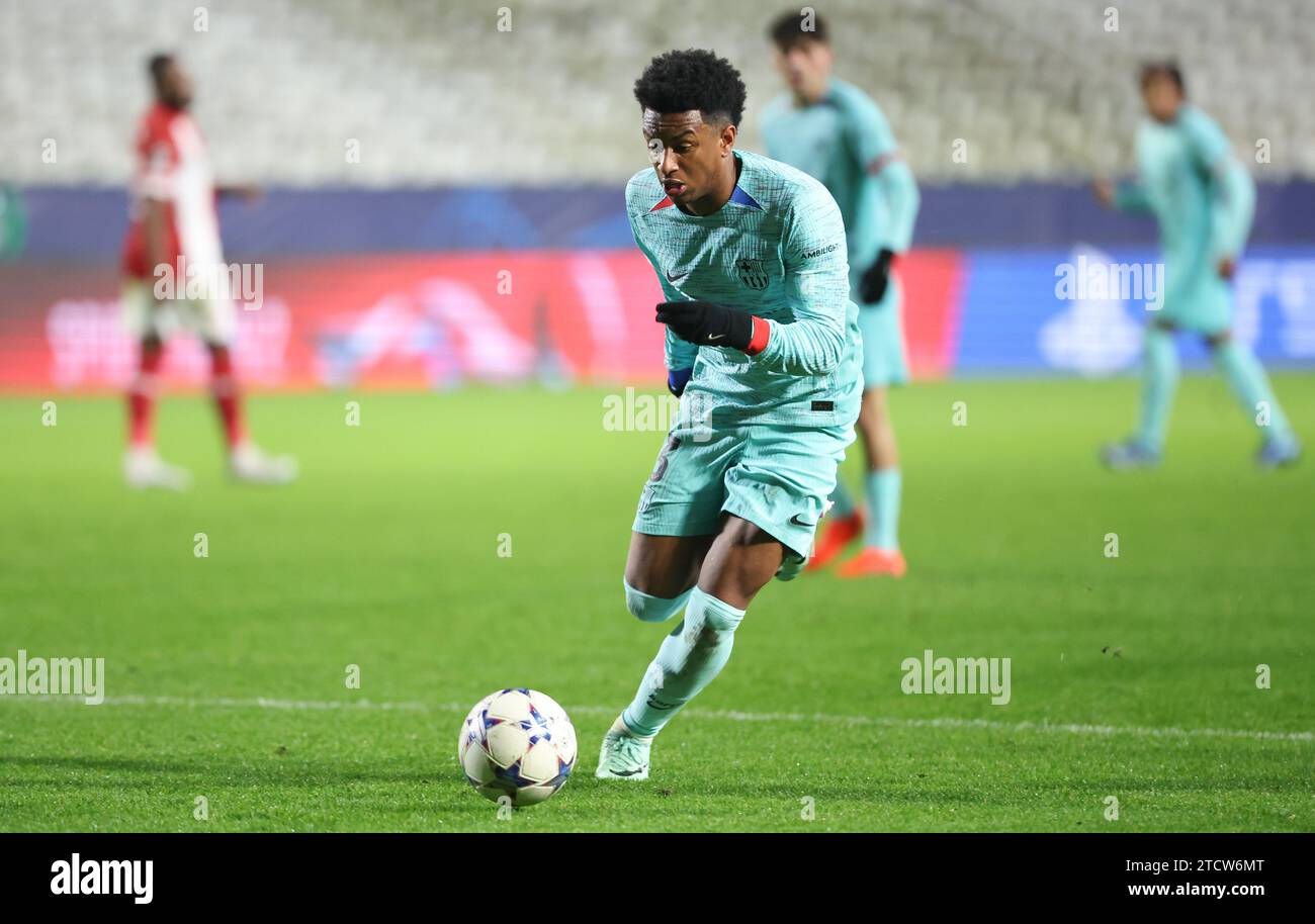 Anversa, Belgio. 13 dicembre 2023. Alejandro Balde di Barcellona raffigurato in azione durante una partita tra la squadra di calcio belga Royal Antwerp FC e il club spagnolo FC Barcelona, ad Anversa, mercoledì 13 dicembre 2023, giorno sei della fase a gironi della Champions League, nel gruppo H. BELGA FOTO VIRGINIE LEFOUR credito: Belga News Agency/Alamy Live News Foto Stock