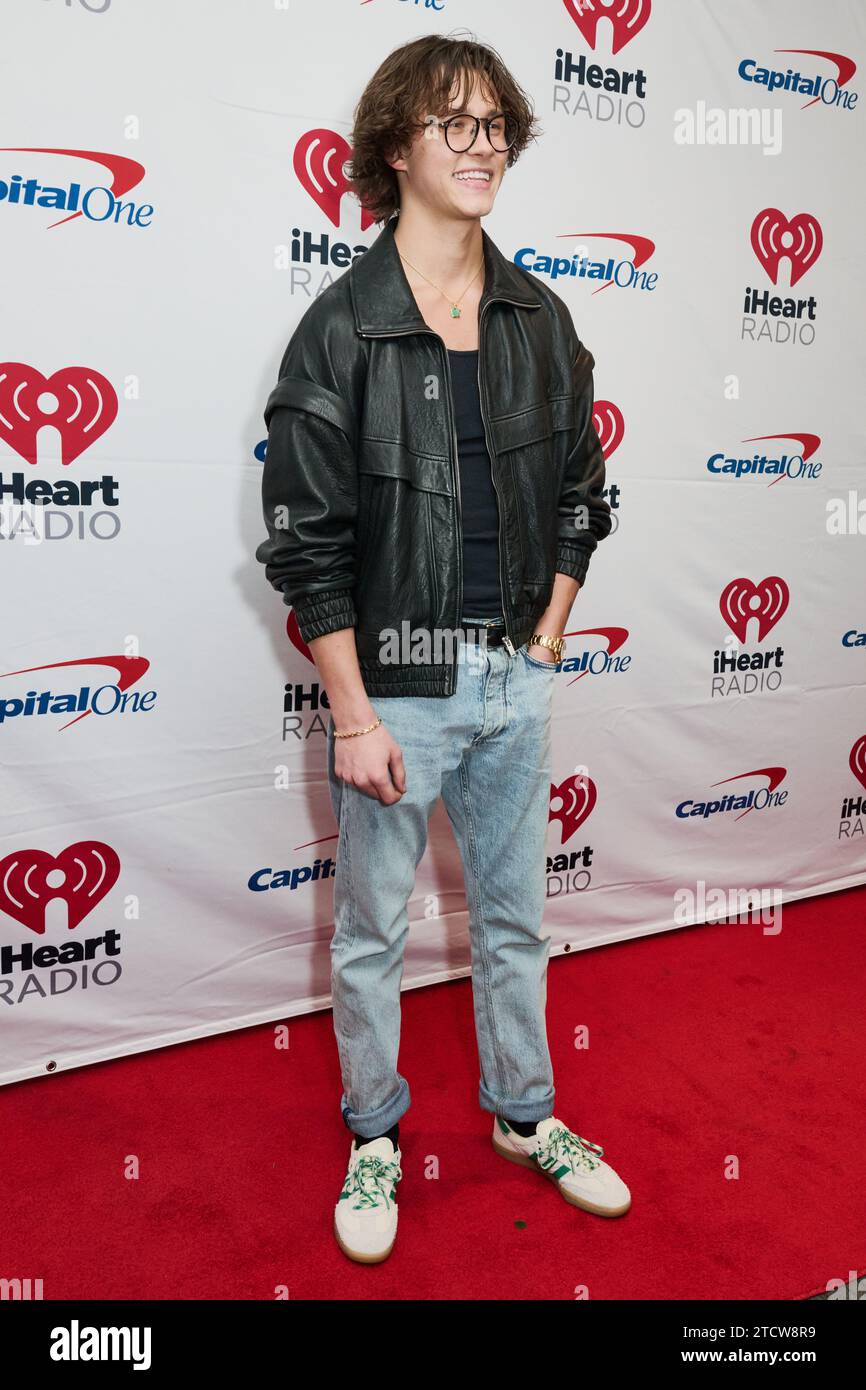 PHILADELPHIA, PA, USA - 12 DICEMBRE 2023: David Kushner posa al Q102 iHeartRadio Jingle Ball 2023 al Wells Fargo Center. Foto Stock