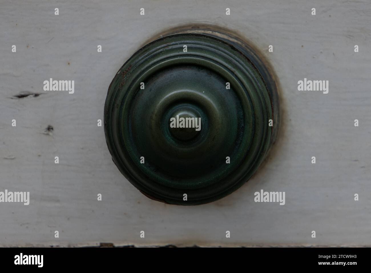 Primo piano di un vecchio campanello rotondo d'epoca Foto Stock