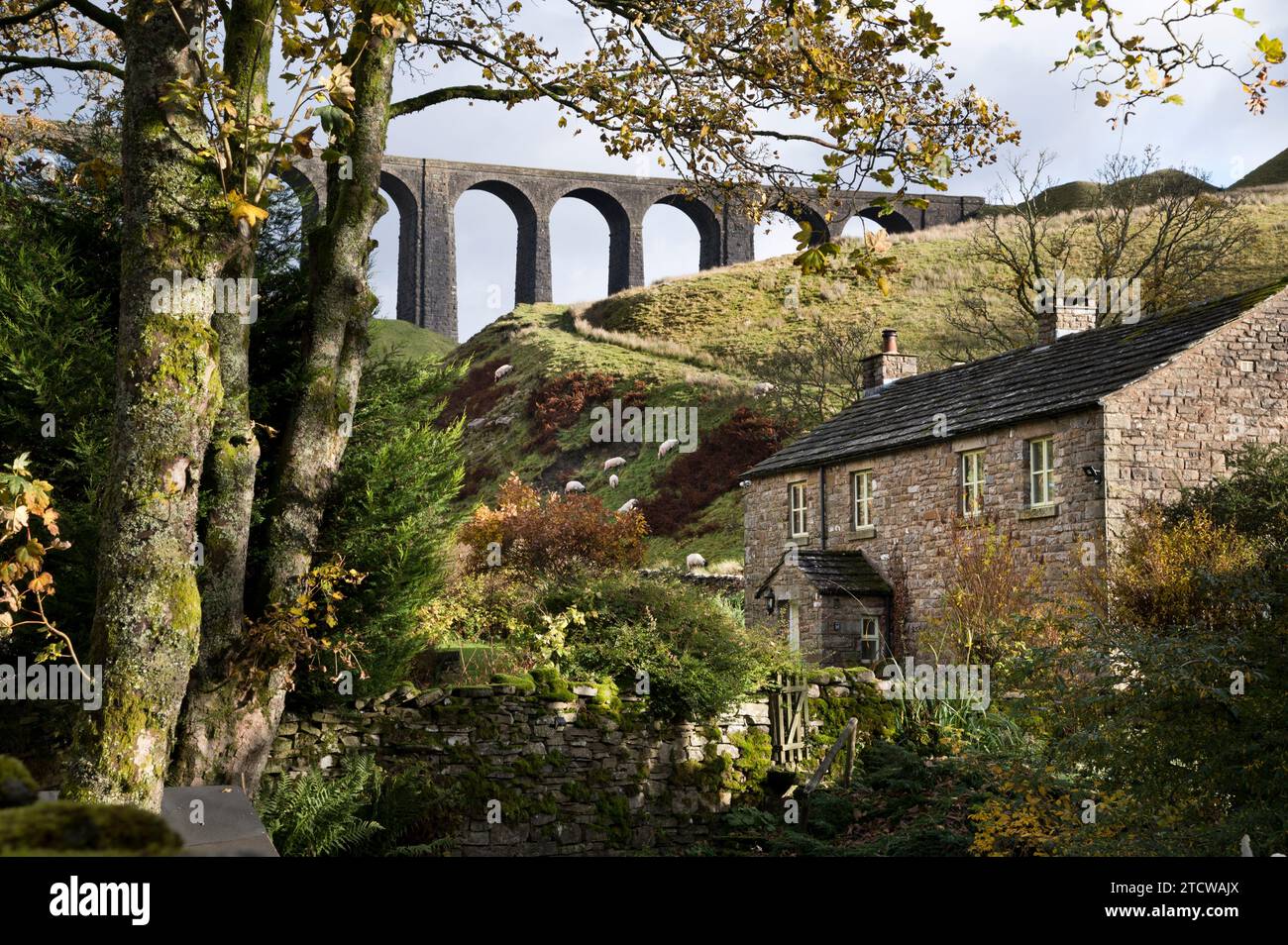 Viadotto di Arten Gill sulla ferrovia Settle-Carlisle a Stone House a Dentdale, Yorkshire Dales National Park. Foto Stock