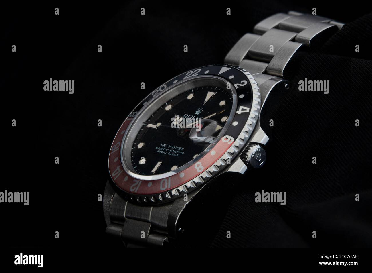 Orologio da polso Rolex GMT Master II di Rolex, orologiaio svizzero di orologi di lusso. Isolato su sfondo nero. Copenhagen, Danimarca - 20 settembre 2023 Foto Stock
