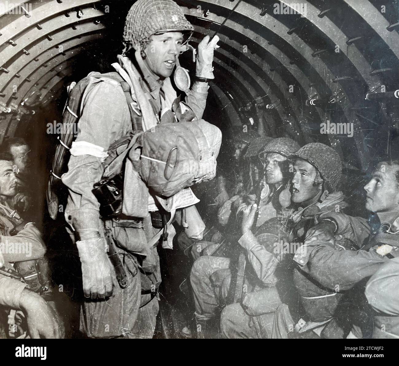 OPERAZIONE HUSKY invasione della Sicilia 9 luglio 1943. Paracadutisti americani della 82nd Airborne Division in Dakota diretti in Sicilia. Foto Stock