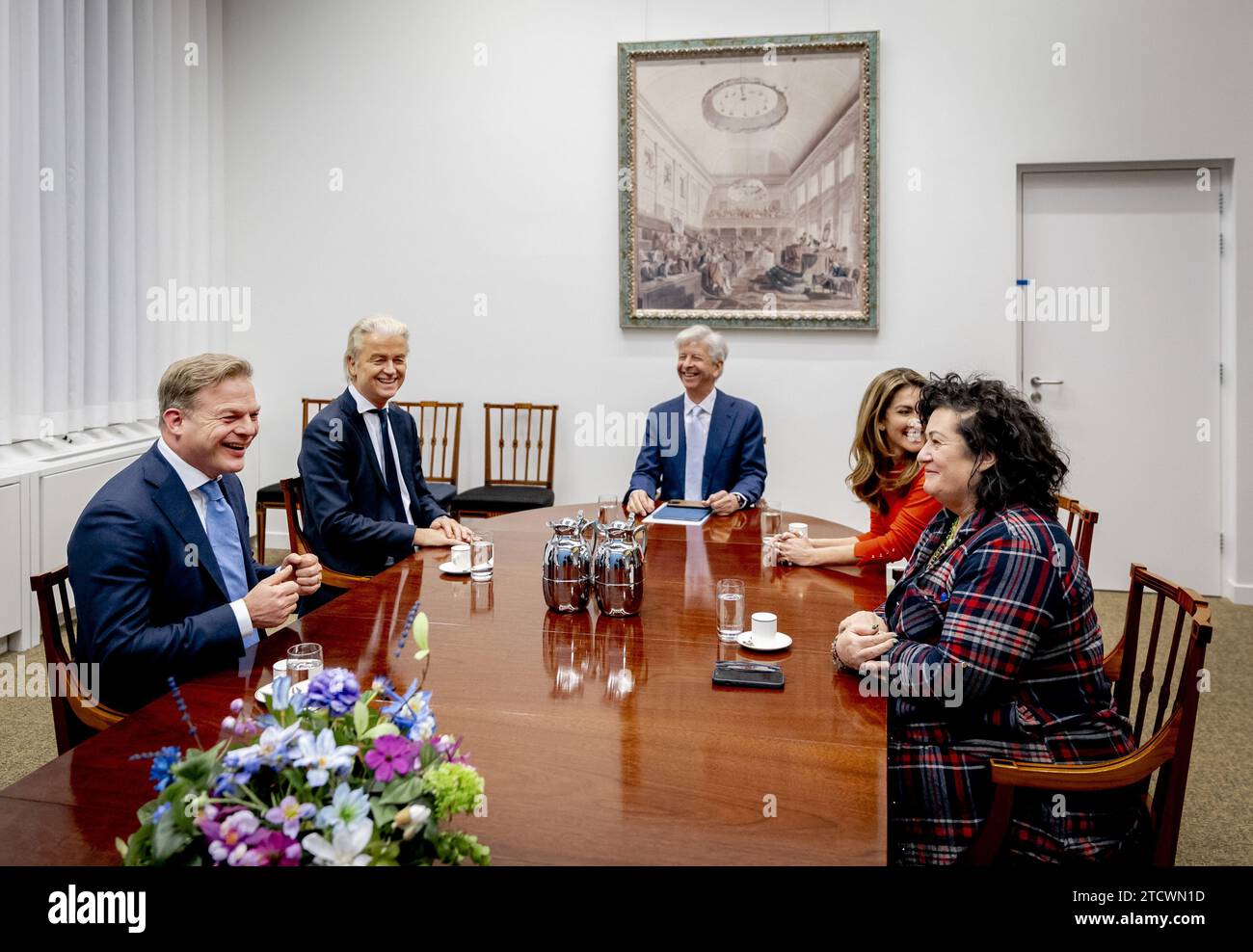 L'AIA - Dilan Yesilgšz (VVD), Pieter Omtzigt (NSC), Geert Wilders (PVV) e Caroline van der Plas (BBB) durante una conversazione con l'informatore Ronald Plasterk. Plasterk ha invitato i presidenti di partito di PVV, VVD, NSC E BBB per un'intervista. ANP REMKO DE WAAL netherlands Out - belgium Out Credit: ANP/Alamy Live News Foto Stock