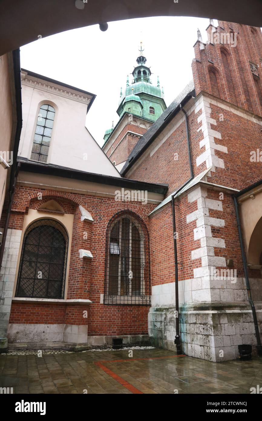 Cracow. Cracovia. Polonia. Uno dei cortili interni del castello reale di Wawel. Foto Stock