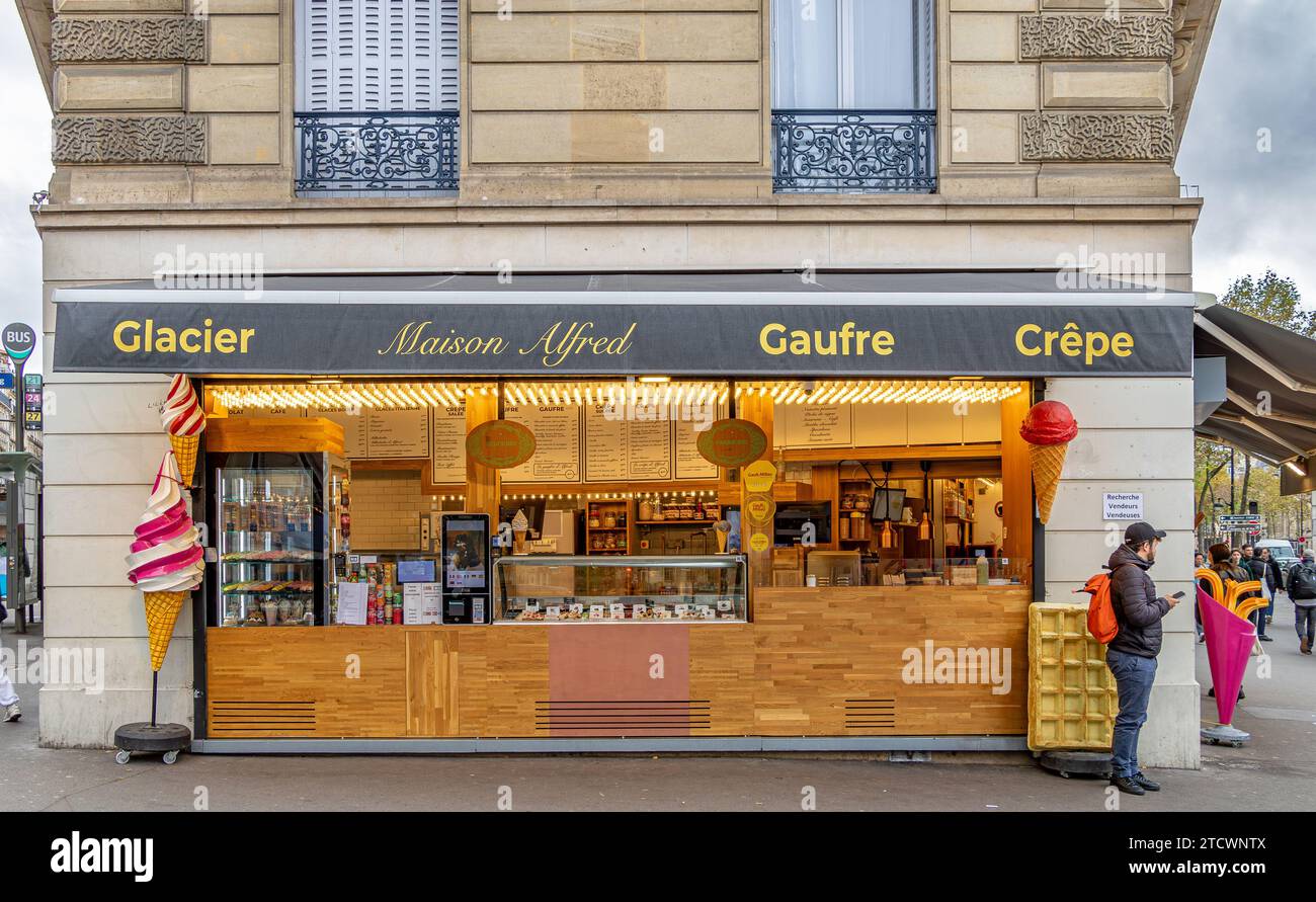 Maison Alfred un gelataio e negozio di gelati sul 69 Boulevard Saint Michel nel crêpe arrondissement di Parigi, Francia Foto Stock
