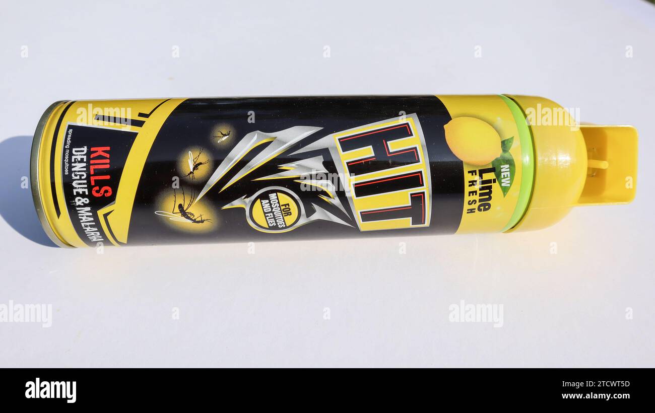 Hit brand, repellente per zanzare e fly e killer per zanzare nuovo pacchetto con fragranza di lime in contenitore spray giallo e nero Foto Stock