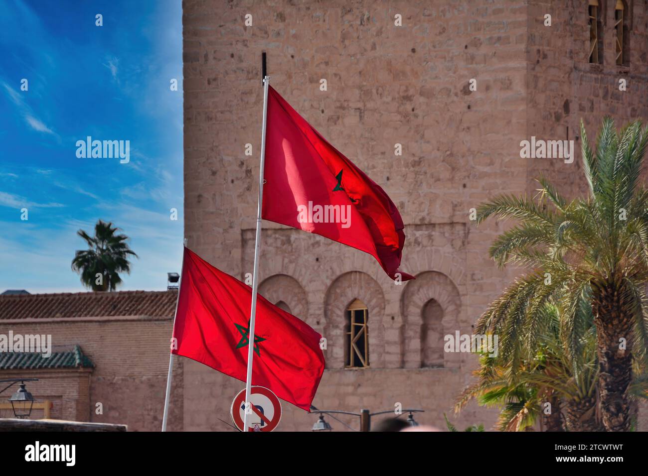 Il marocchino è orgoglioso della sua bandiera nazionale Marrakech 2023 Foto Stock