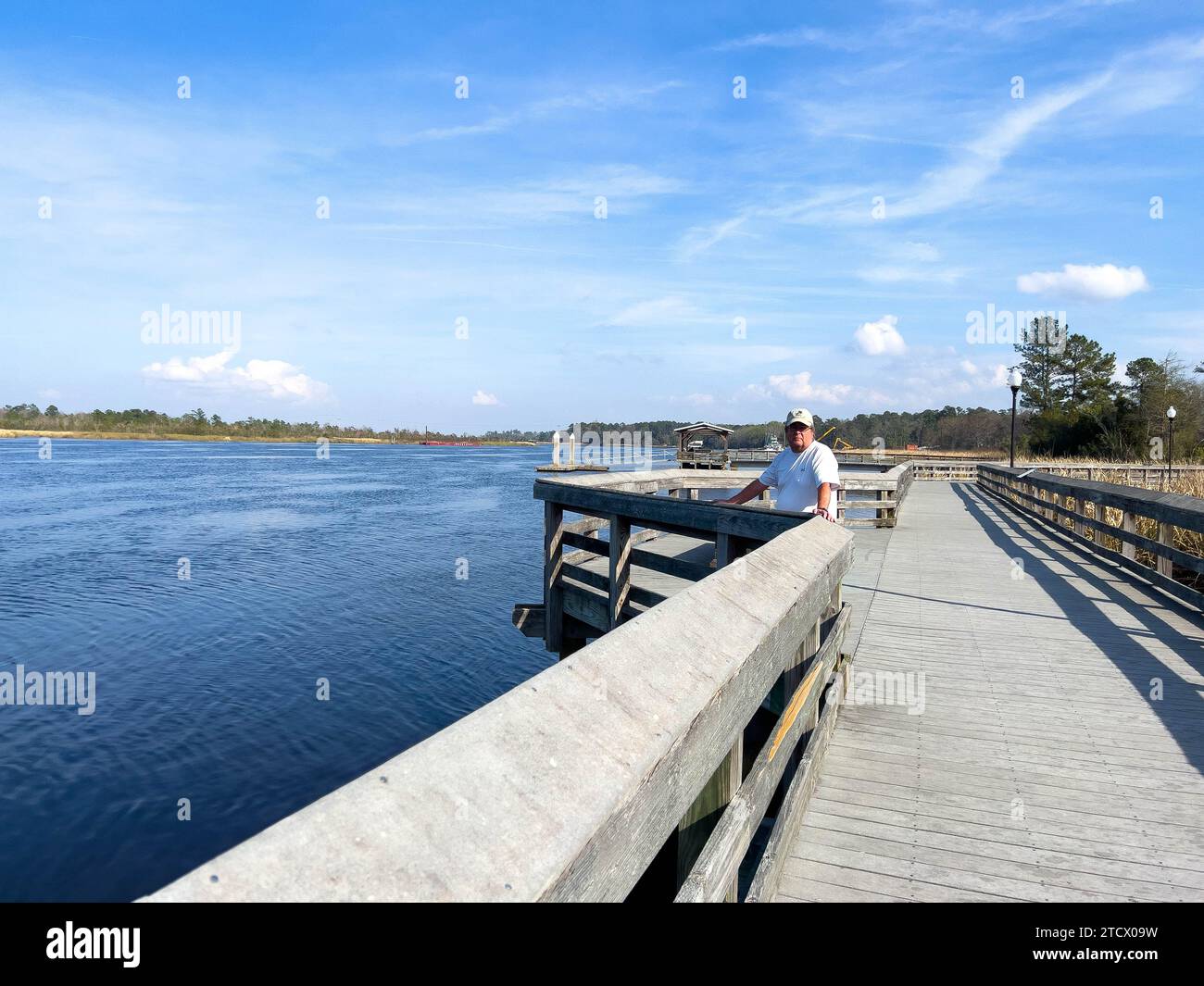 Il fiume Satilla in una splendida giornata di sole vicino Woodbine, Georgia, negli Stati Uniti. Foto Stock
