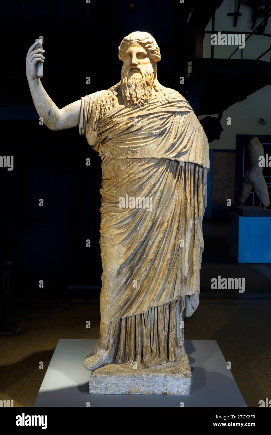 Statua di Dioniso barbuto - marmo di Luni, copia originale greca della seconda metà del IV secolo a.C., probabilmente imputabile al laboratorio di Praxiteles - Museo centrale Montemartini, Roma, Italia Foto Stock