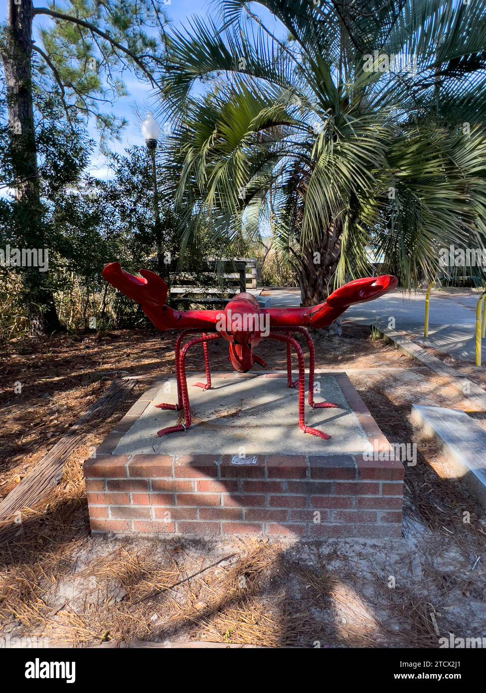 Woodbine, Georgia - 25 febbraio 2023: Una scultura di gamberi in un parco di rampe di barche vicino alla città di Woodbine, Georgia. Foto Stock