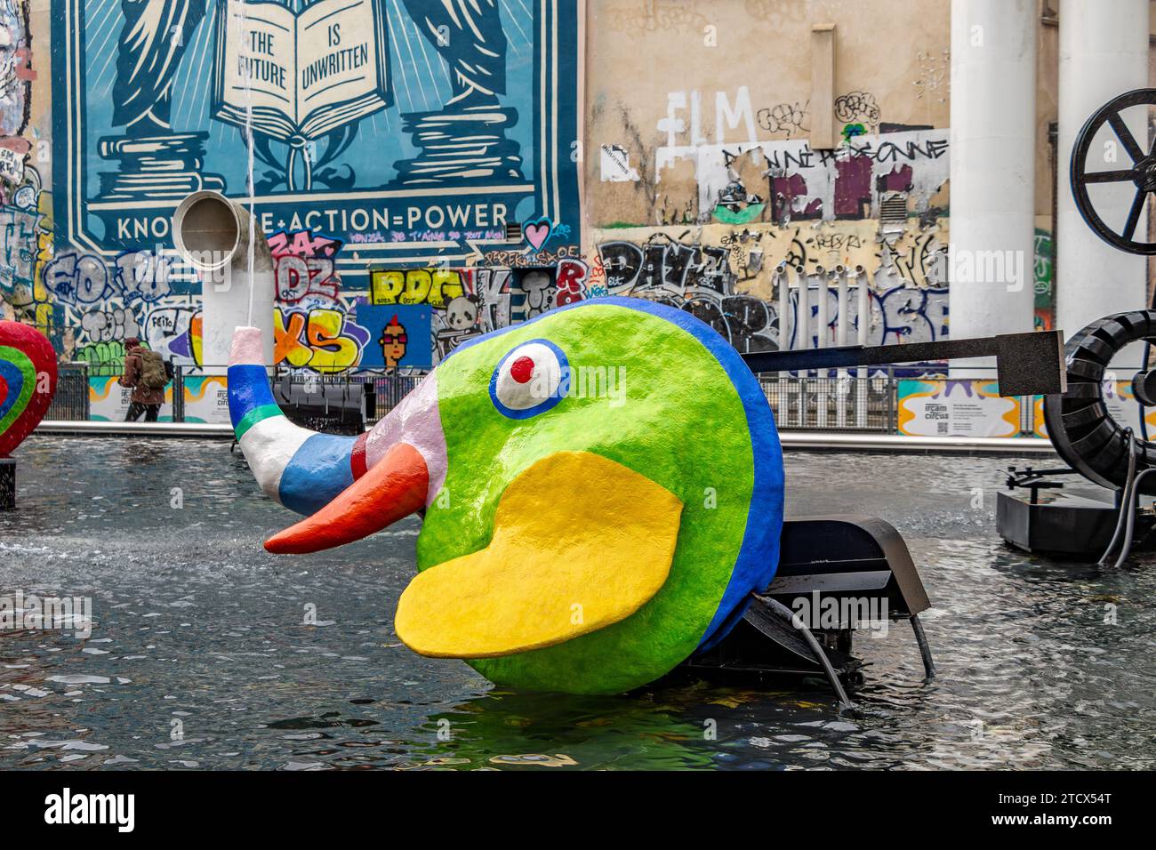 Sculture stravaganti alla Fontana di Stravinsky accanto al Centre Pompidou a Parigi, Francia Foto Stock