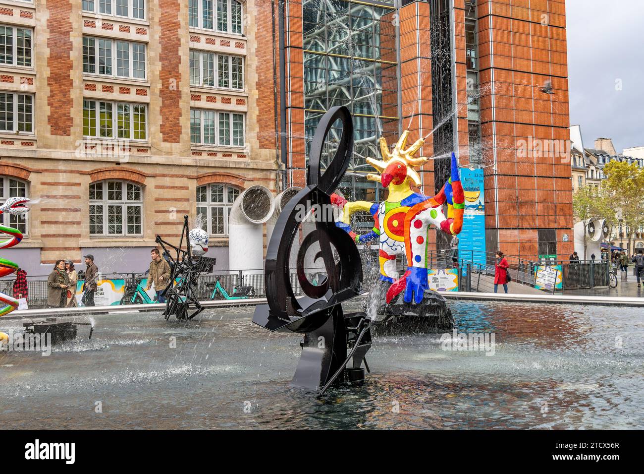 Sculture stravaganti alla Fontana di Stravinsky accanto al Centre Pompidou a Parigi, Francia Foto Stock