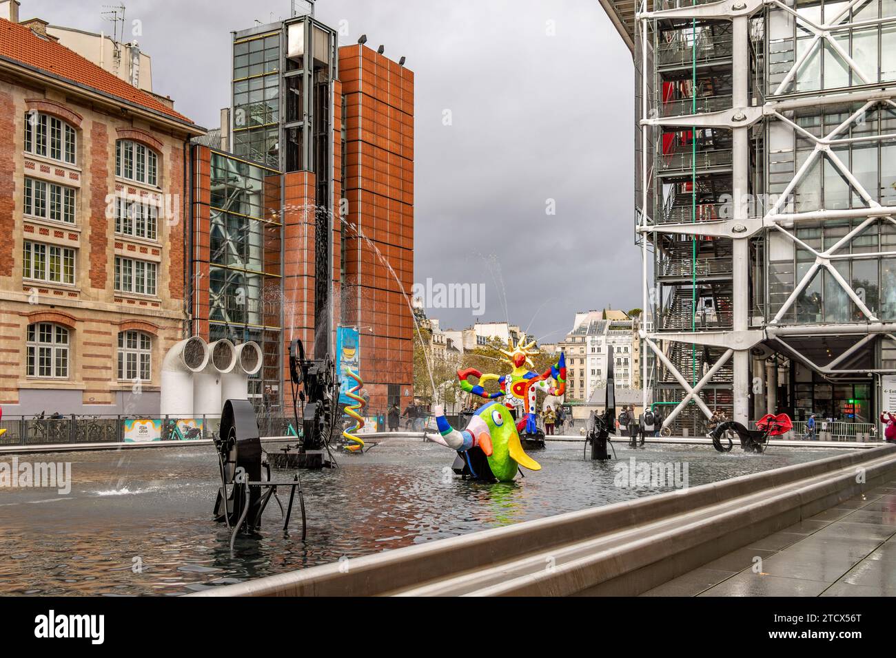 Sculture stravaganti alla Fontana di Stravinsky accanto al Centre Pompidou a Parigi, Francia Foto Stock
