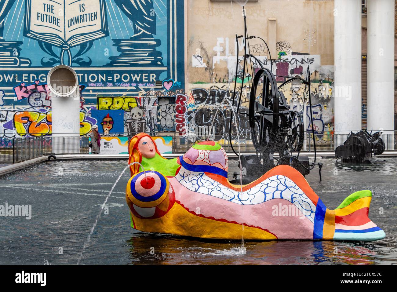 Sculture stravaganti alla Fontana di Stravinsky accanto al Centre Pompidou a Parigi, Francia Foto Stock